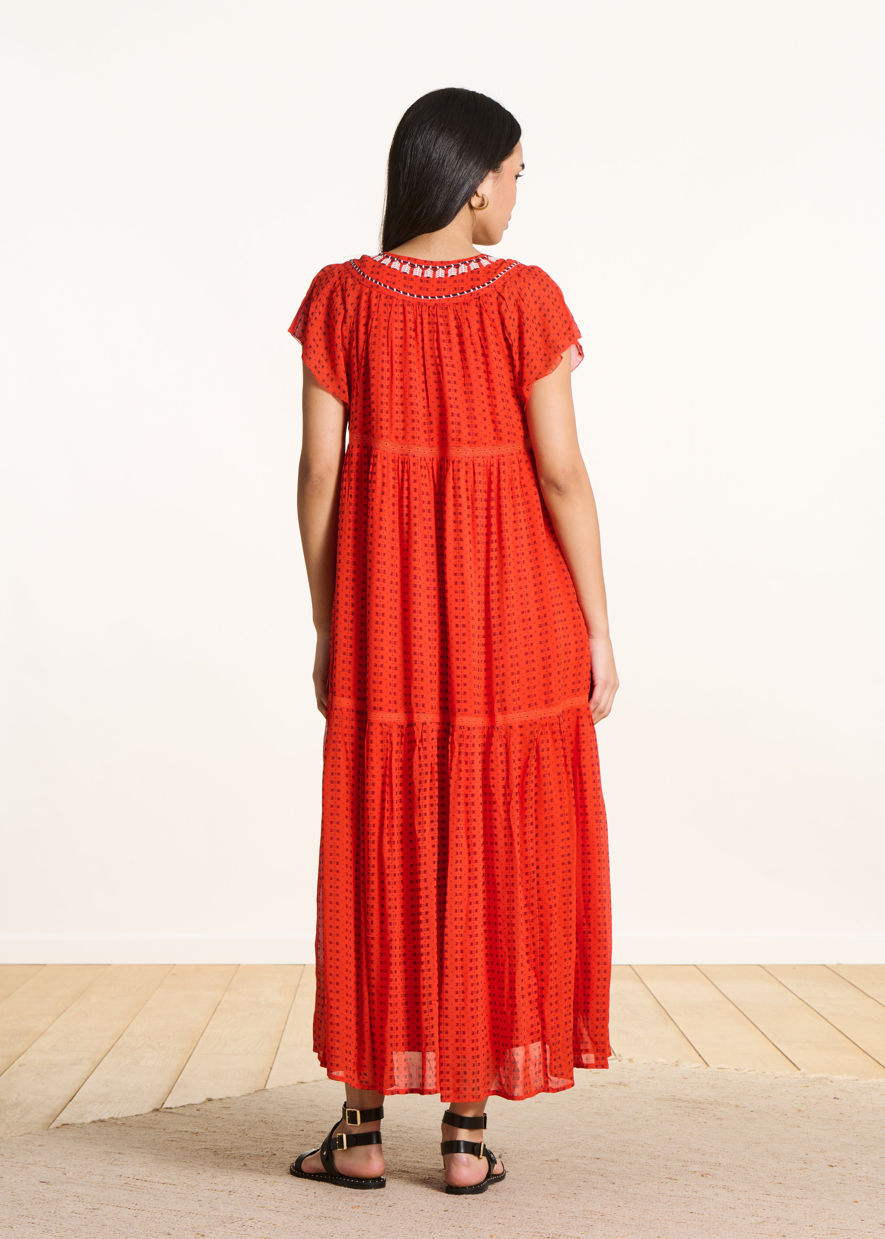 Vestido largo naranja estampado con volantes