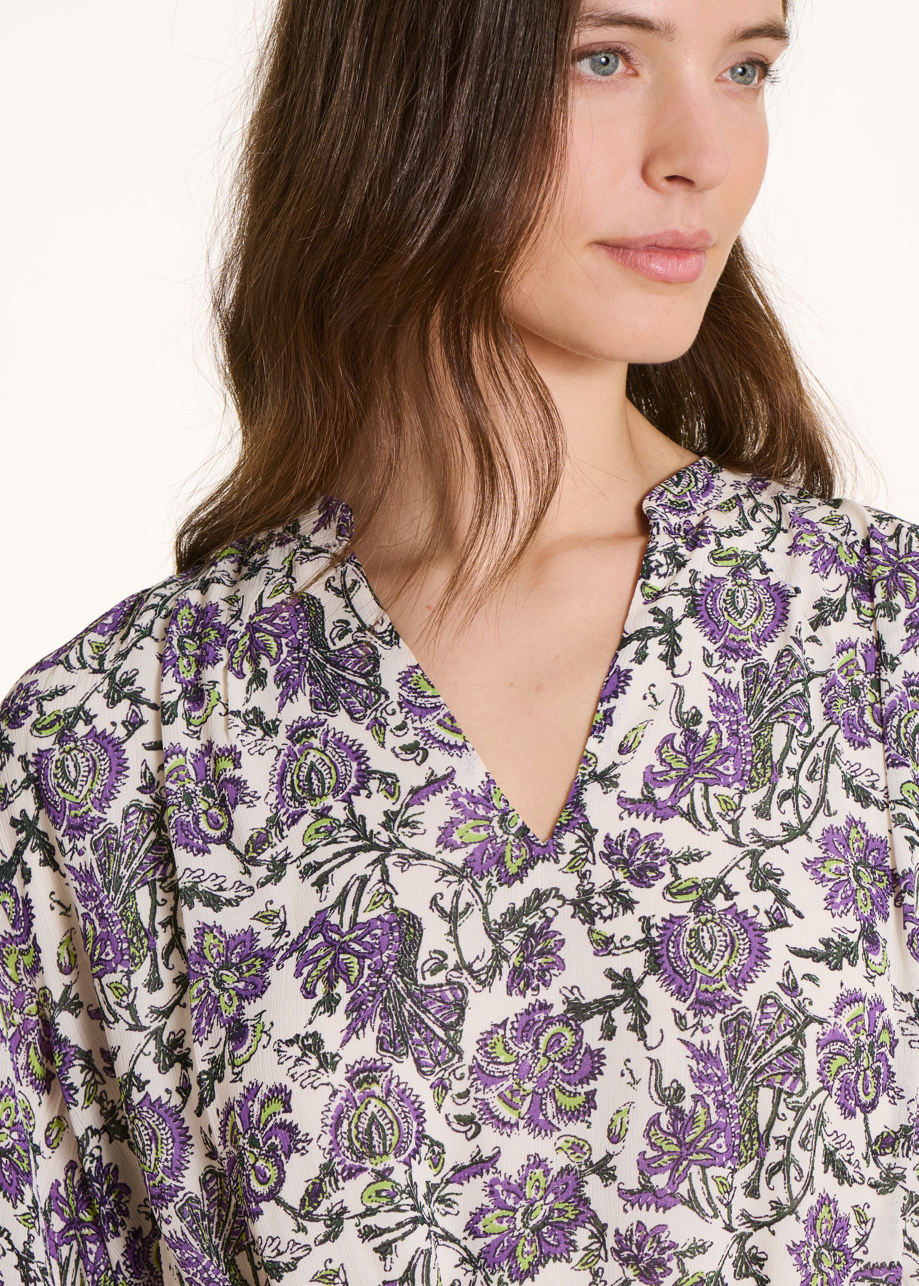 Abito lungo oversize viola con stampa floreale