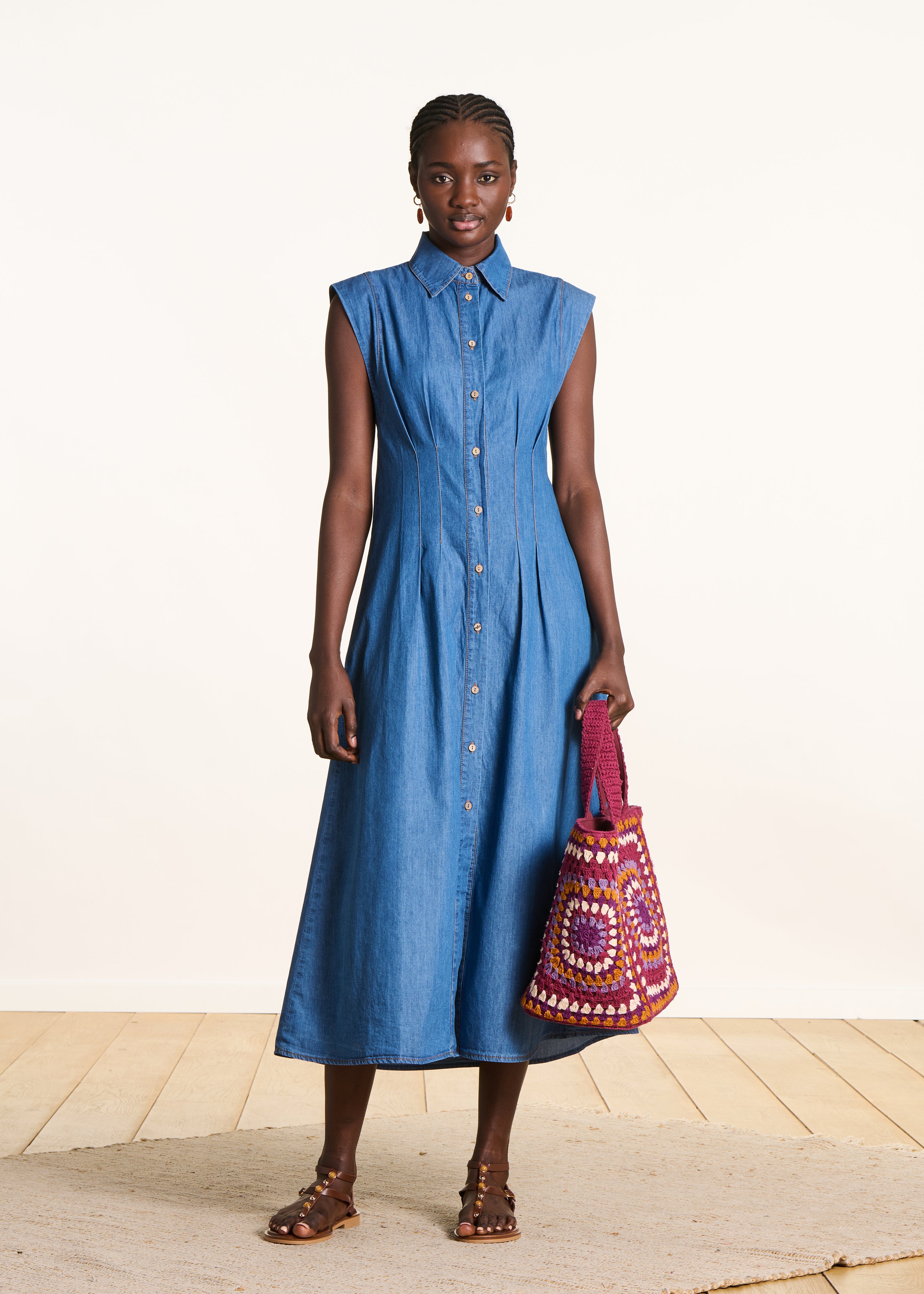 Robe chemise longue en jean souple cintrée