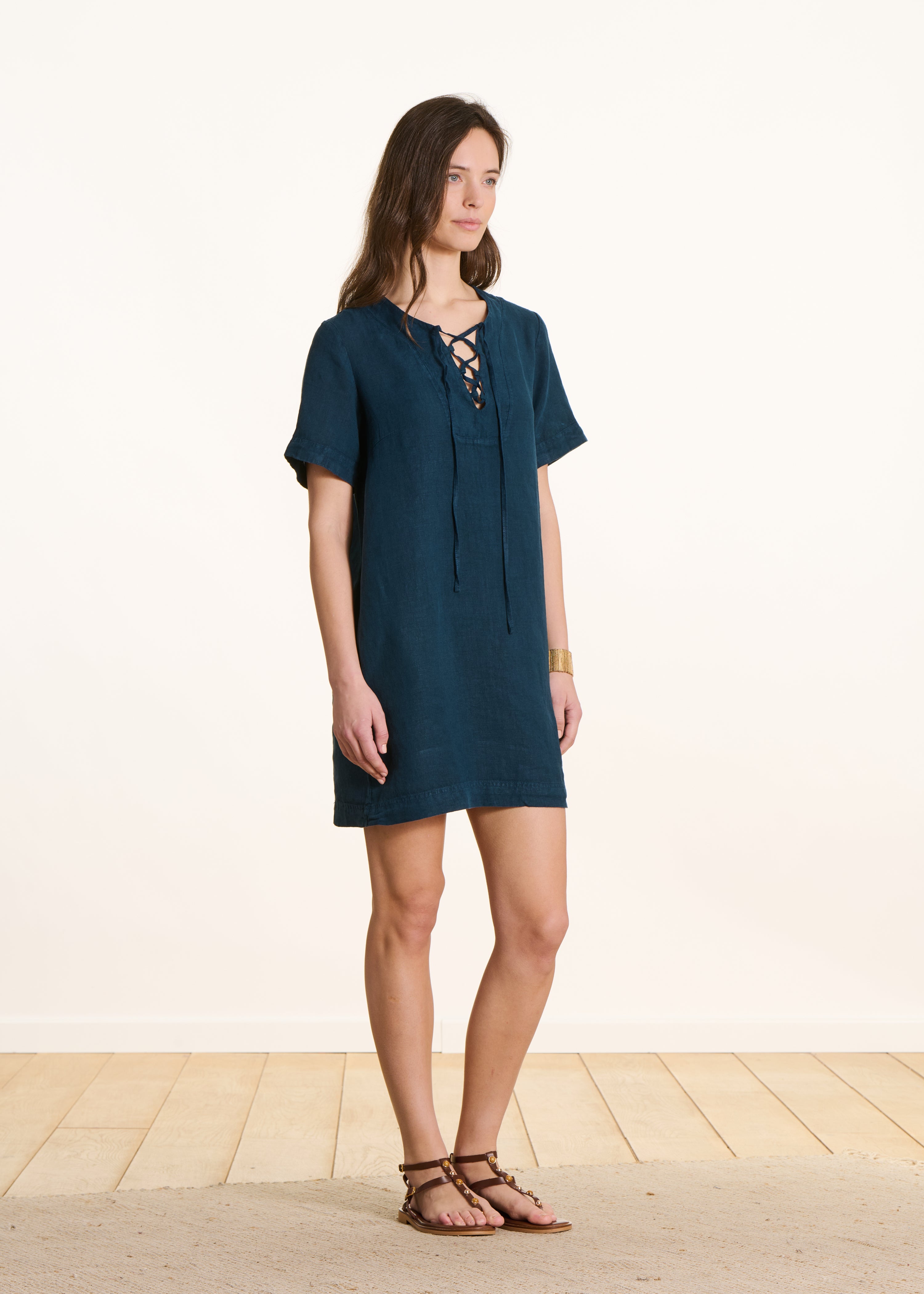 Robe courte en lin bleu pétrole manches courtes