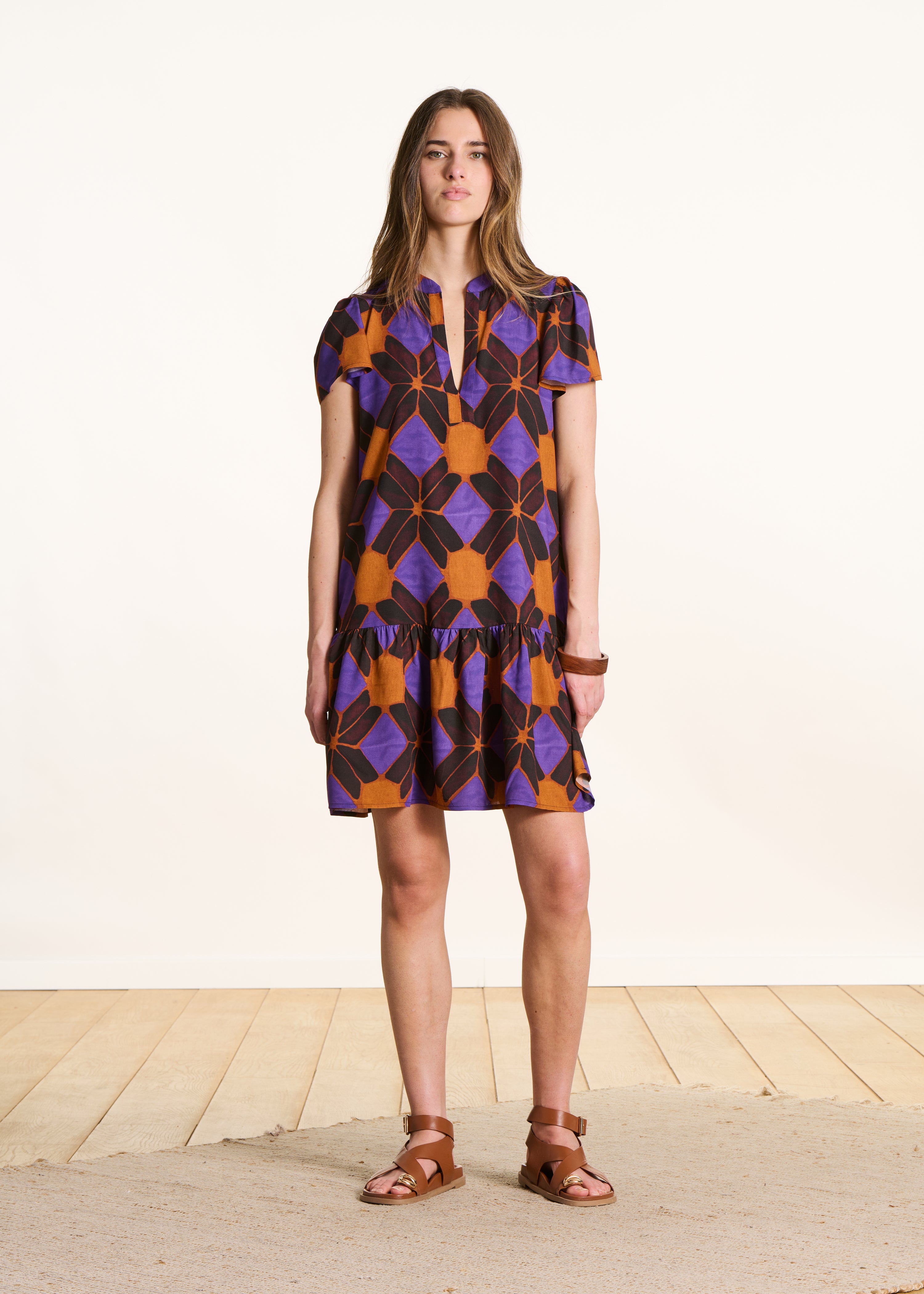 Short orange and purple dress with print and short sleeves