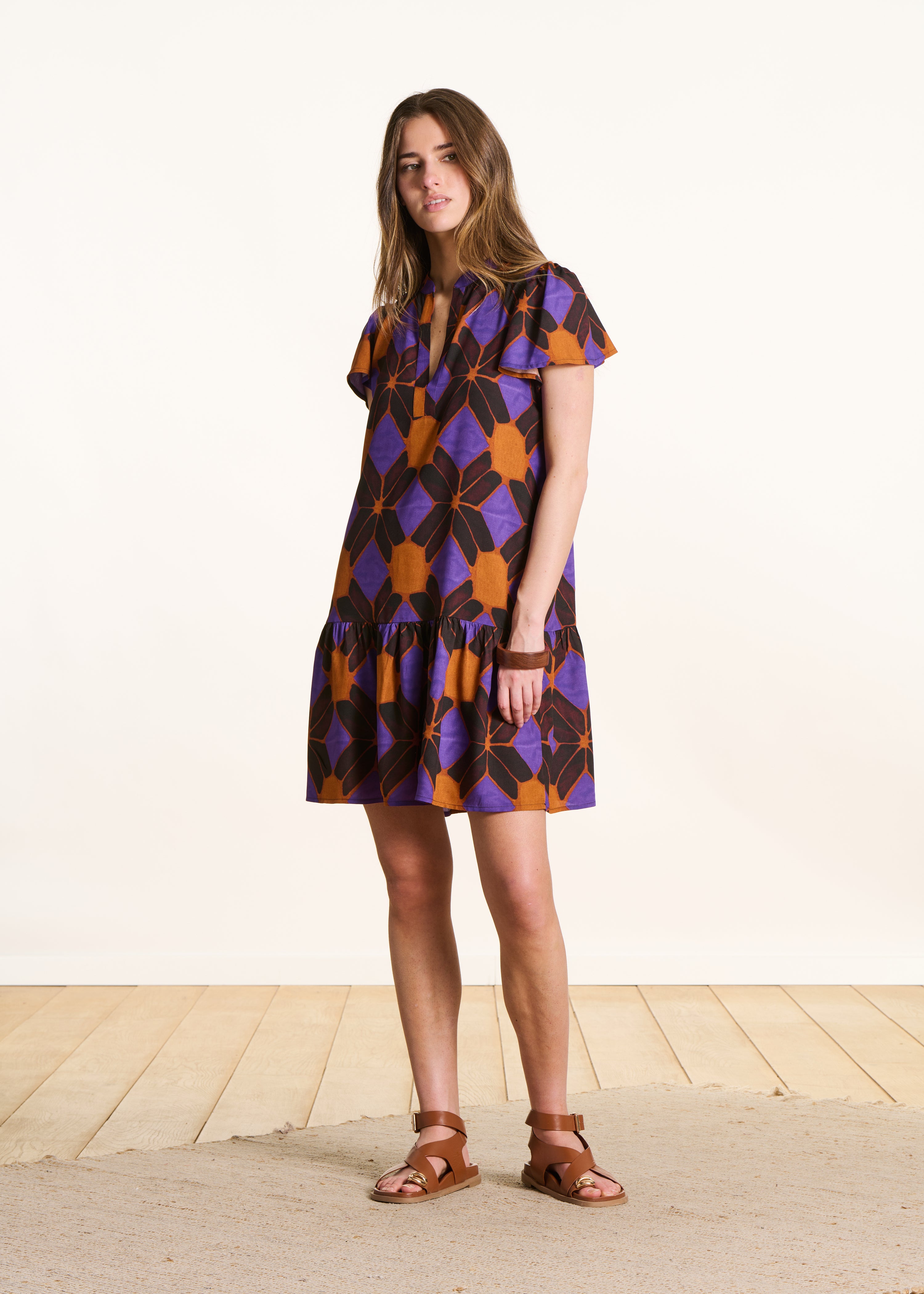 Short orange and purple dress with print and short sleeves
