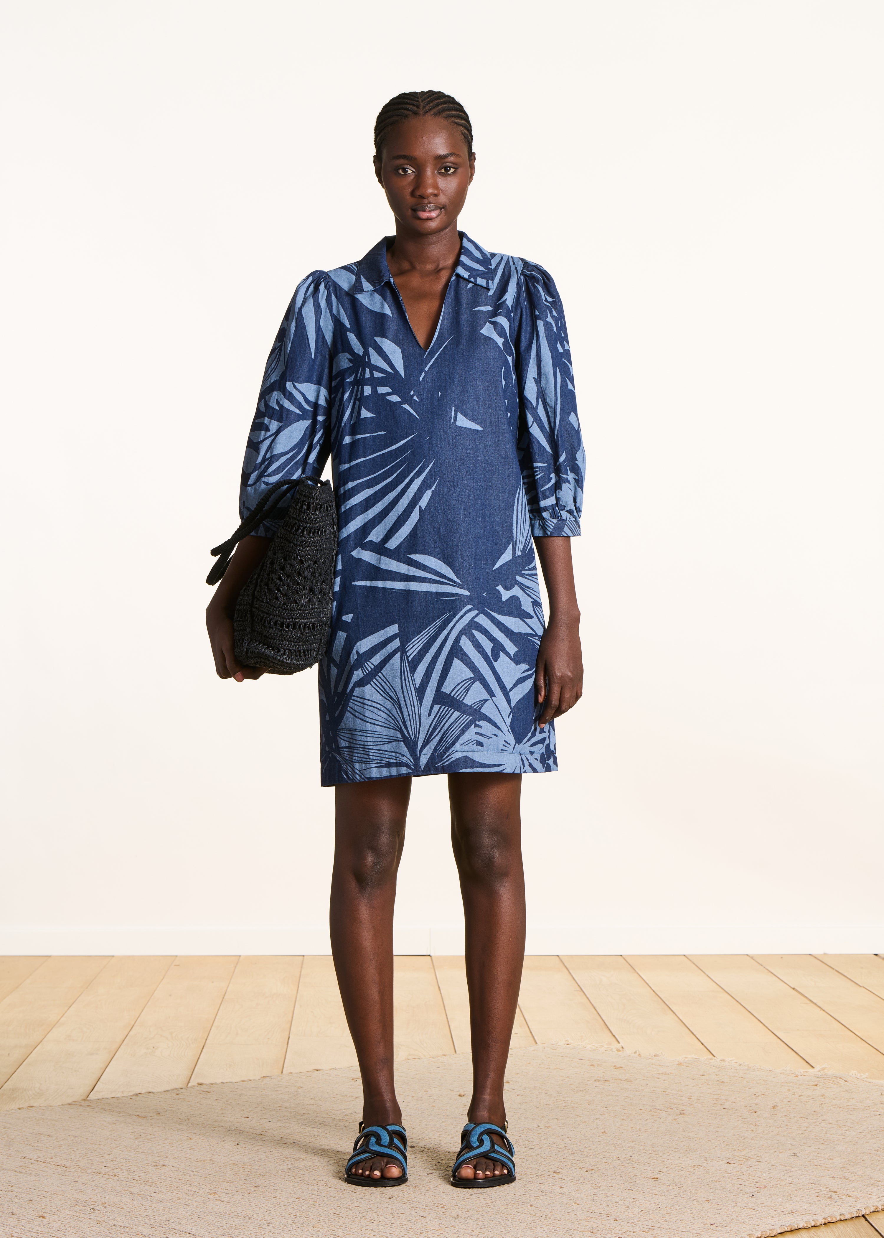 Short blue dress with print