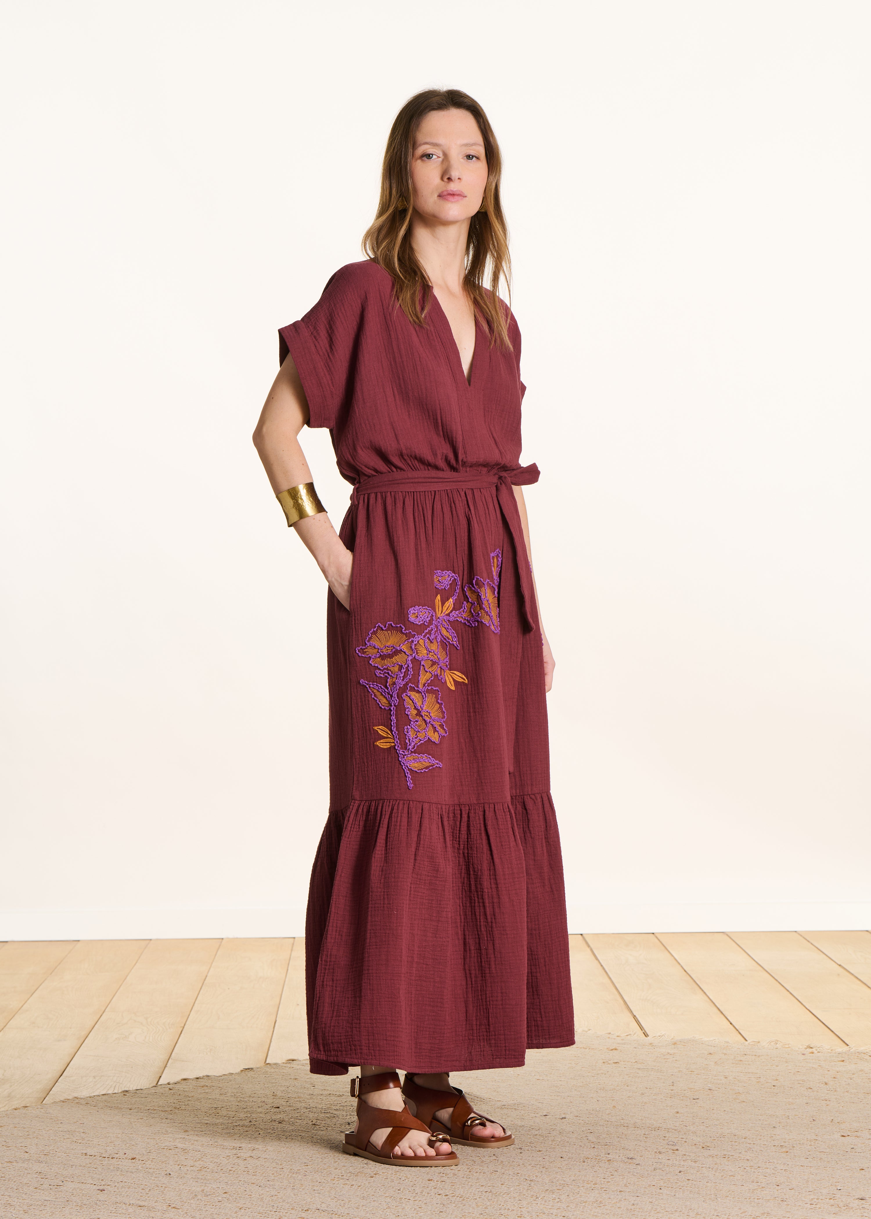 Long dress in embroidered brown cotton gauze with short sleeves