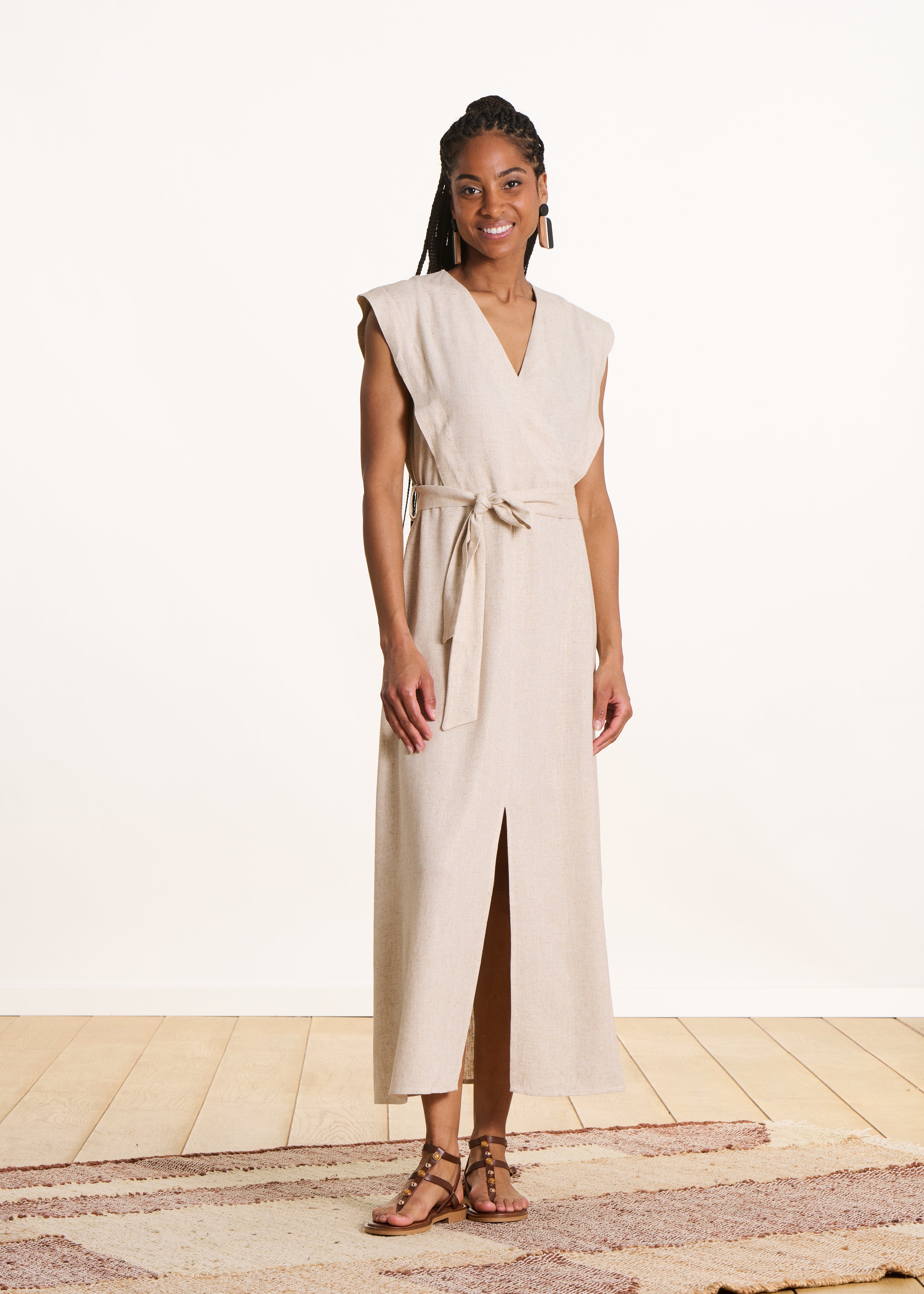 Beige Midi-Kleid mit Wickeloptik