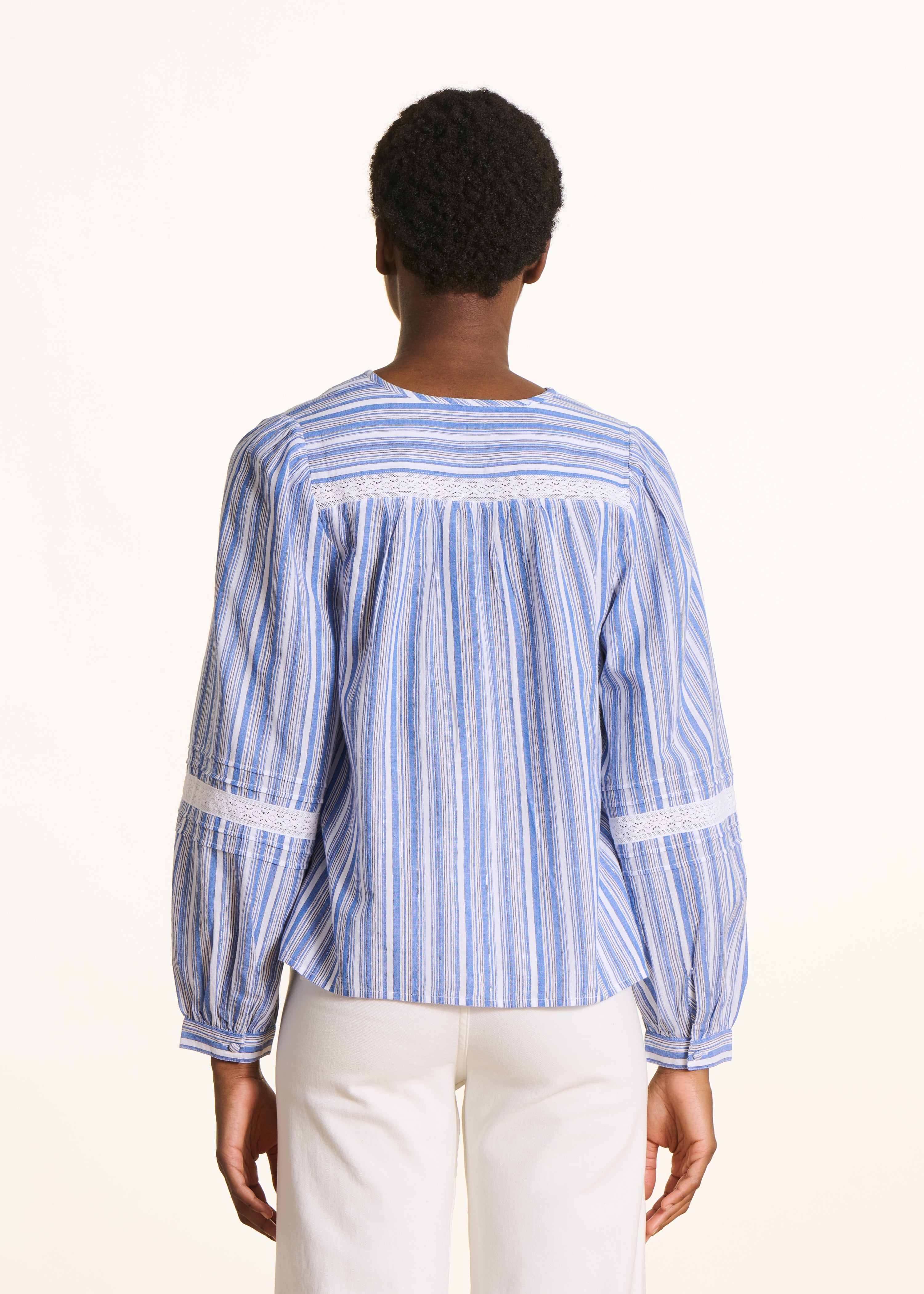 Blusa às riscas branco e azul em algodão biológico