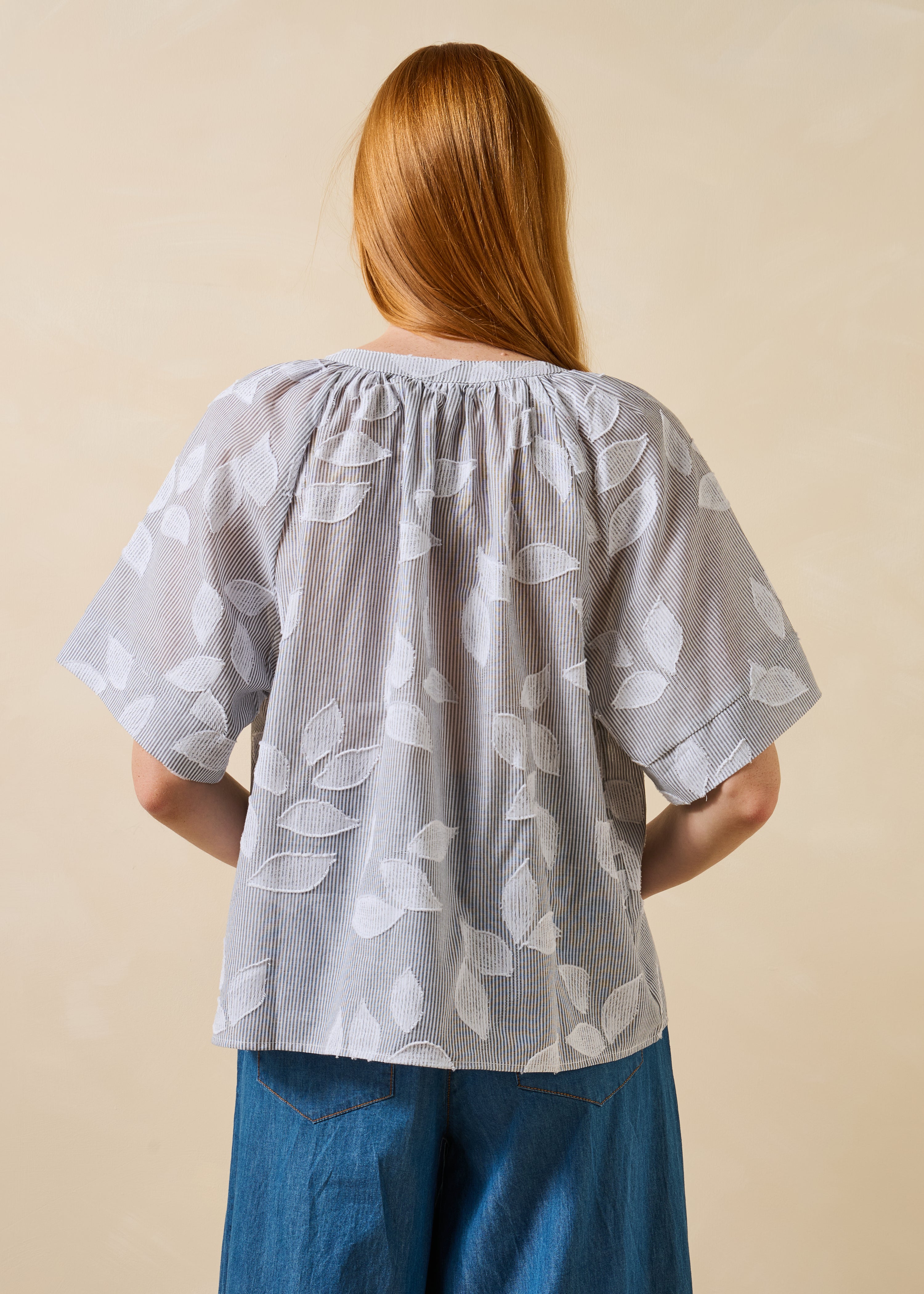 Loose floral gray cotton top with short sleeves