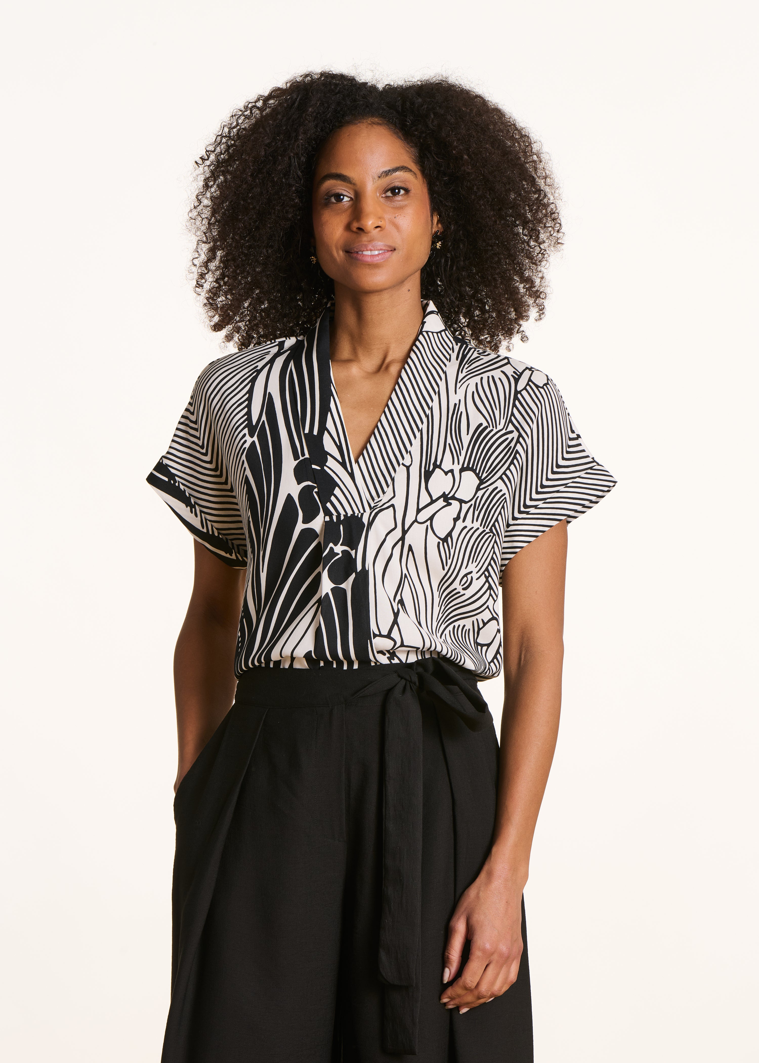 Loose top with black and white floral print