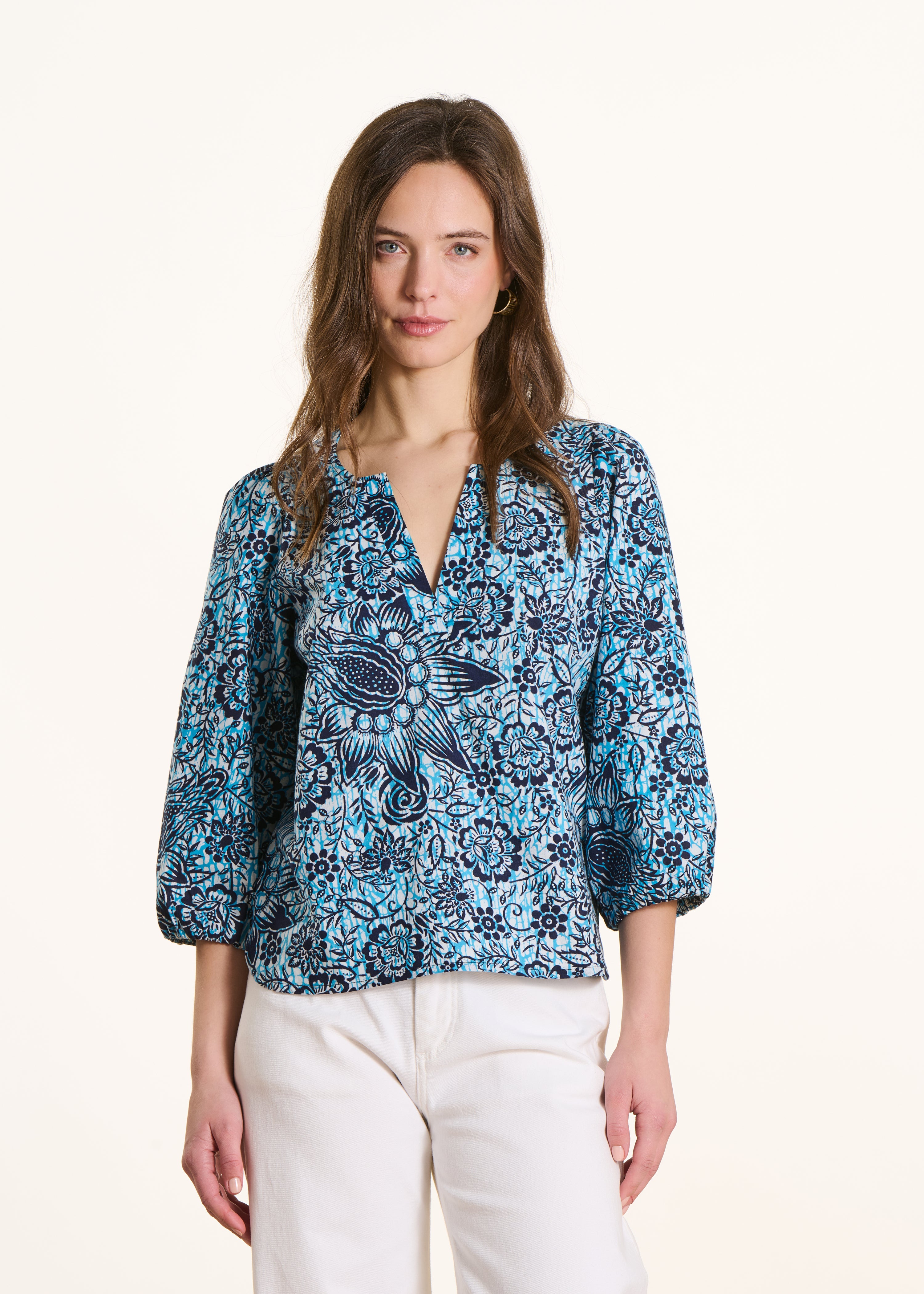 Blaues Top aus Baumwoll-Popeline mit Blumenmuster
