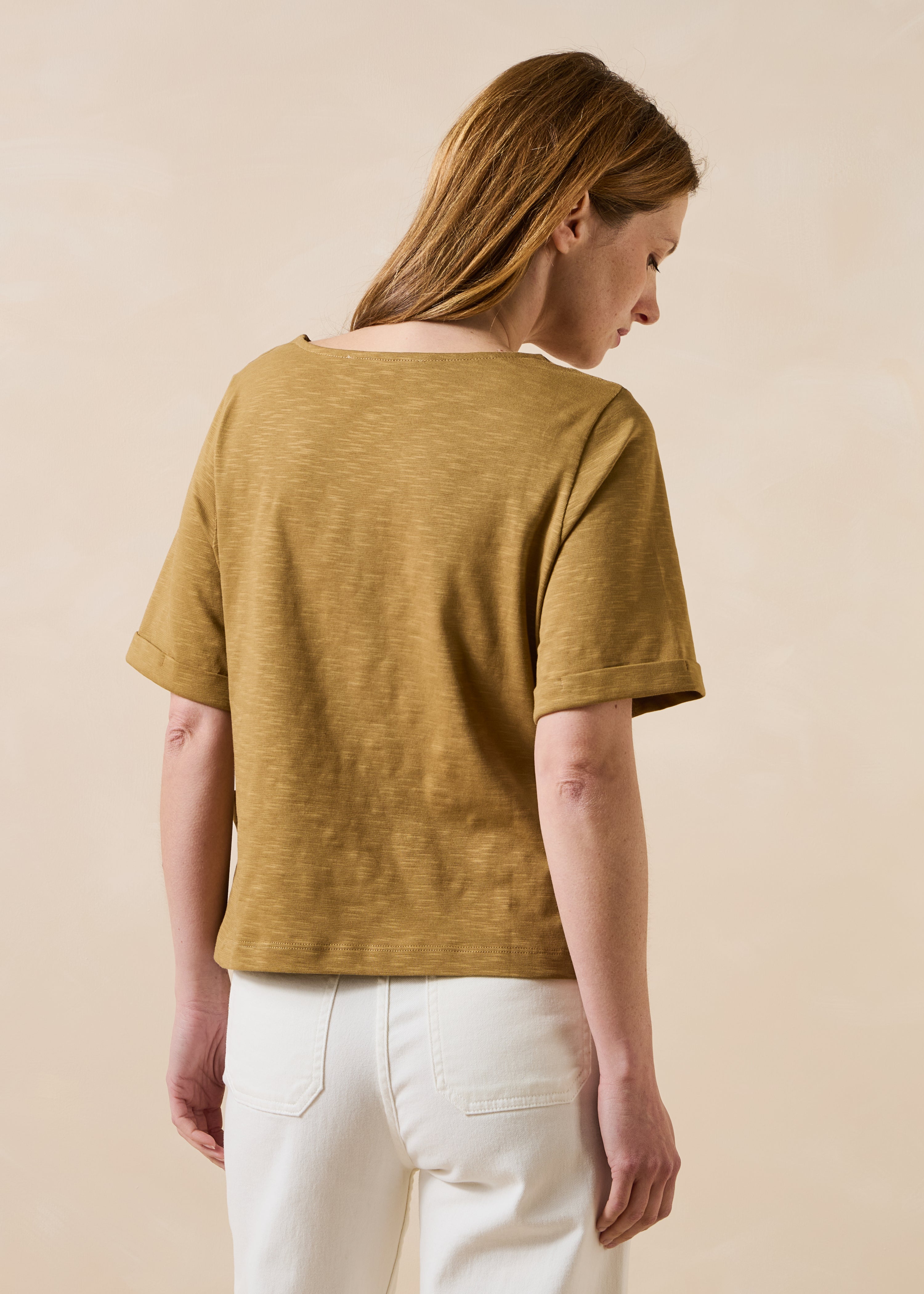 Mustard yellow short-sleeve T-shirt