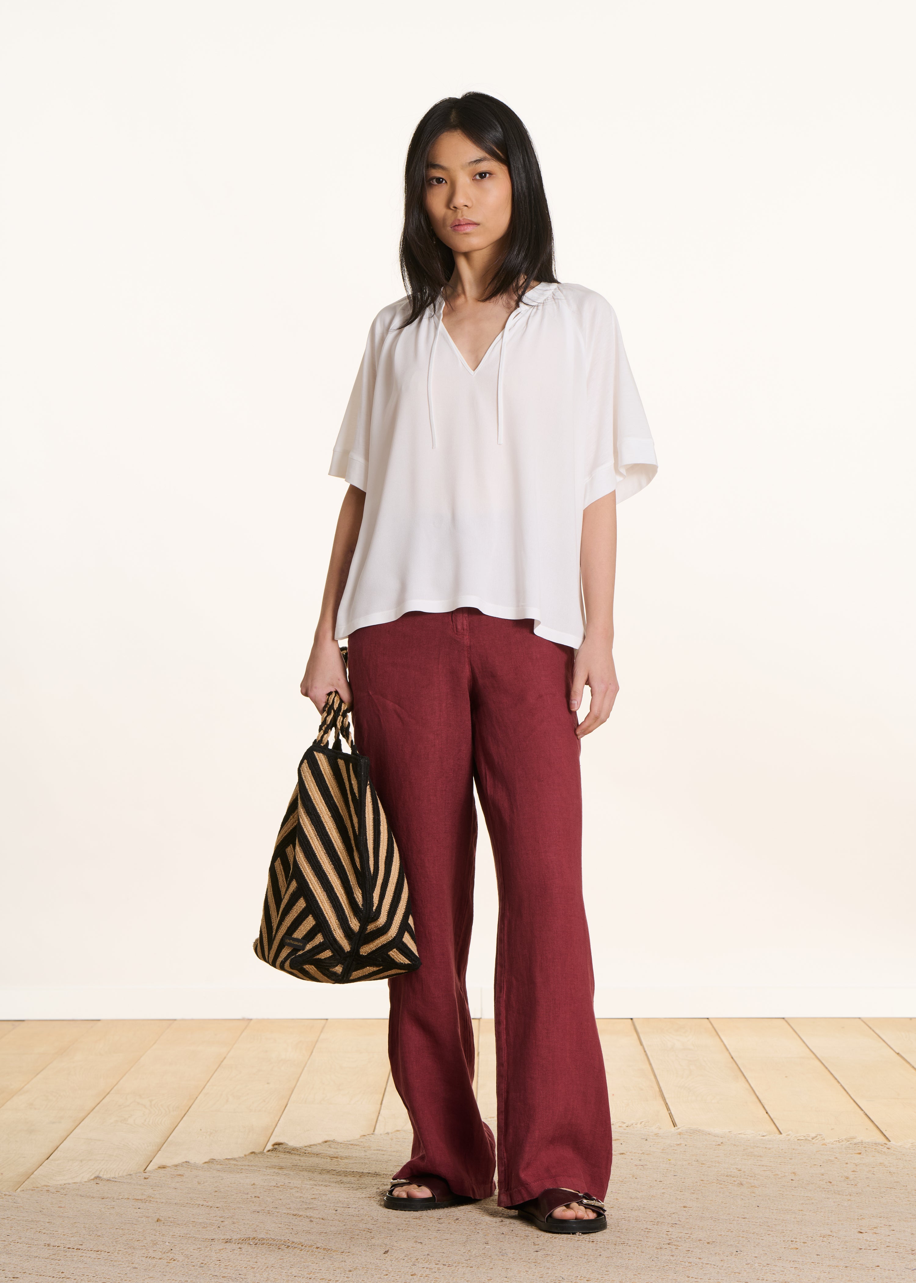 Loose off-white short-sleeve T-shirt