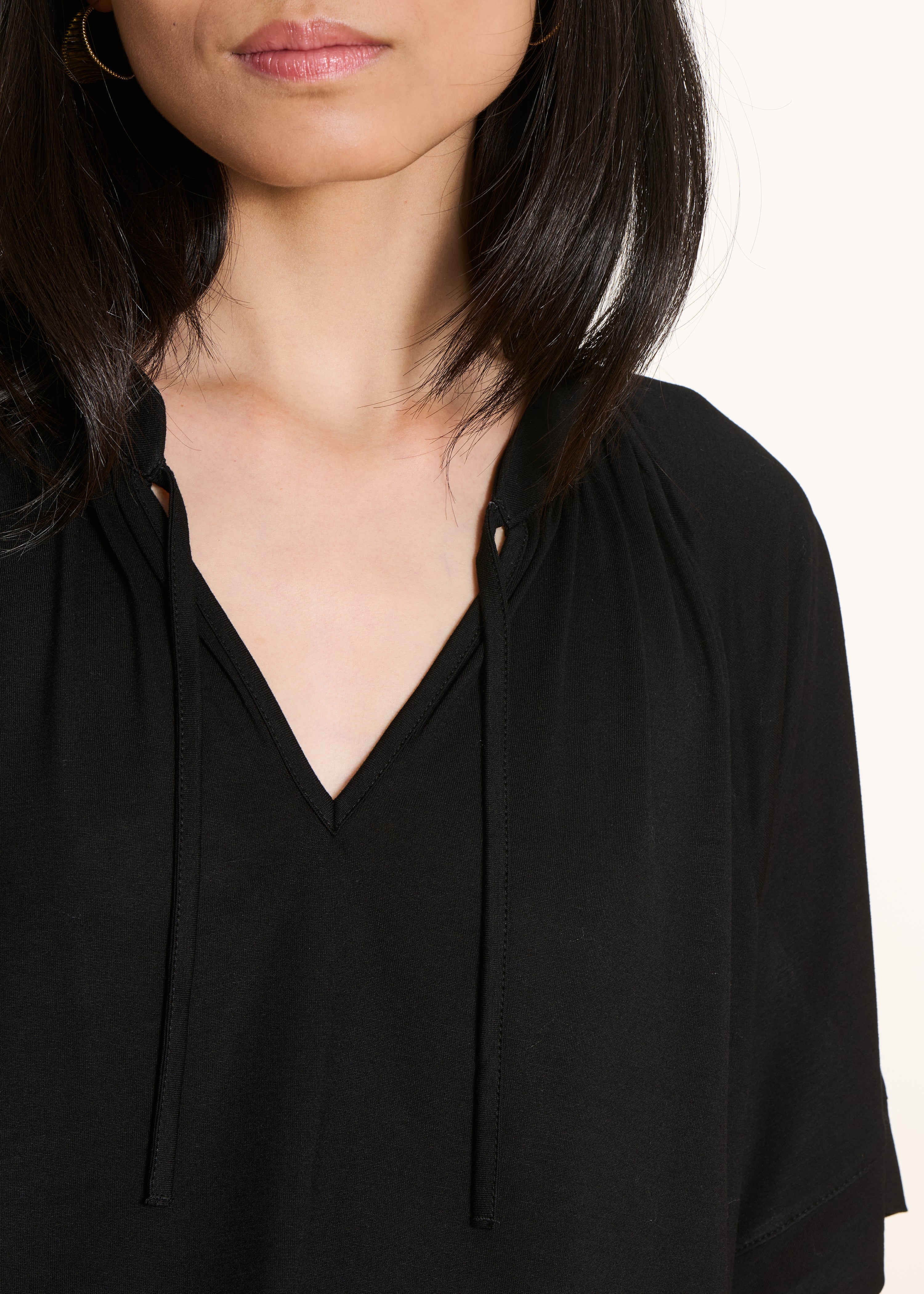 Loose black short-sleeve T-shirt