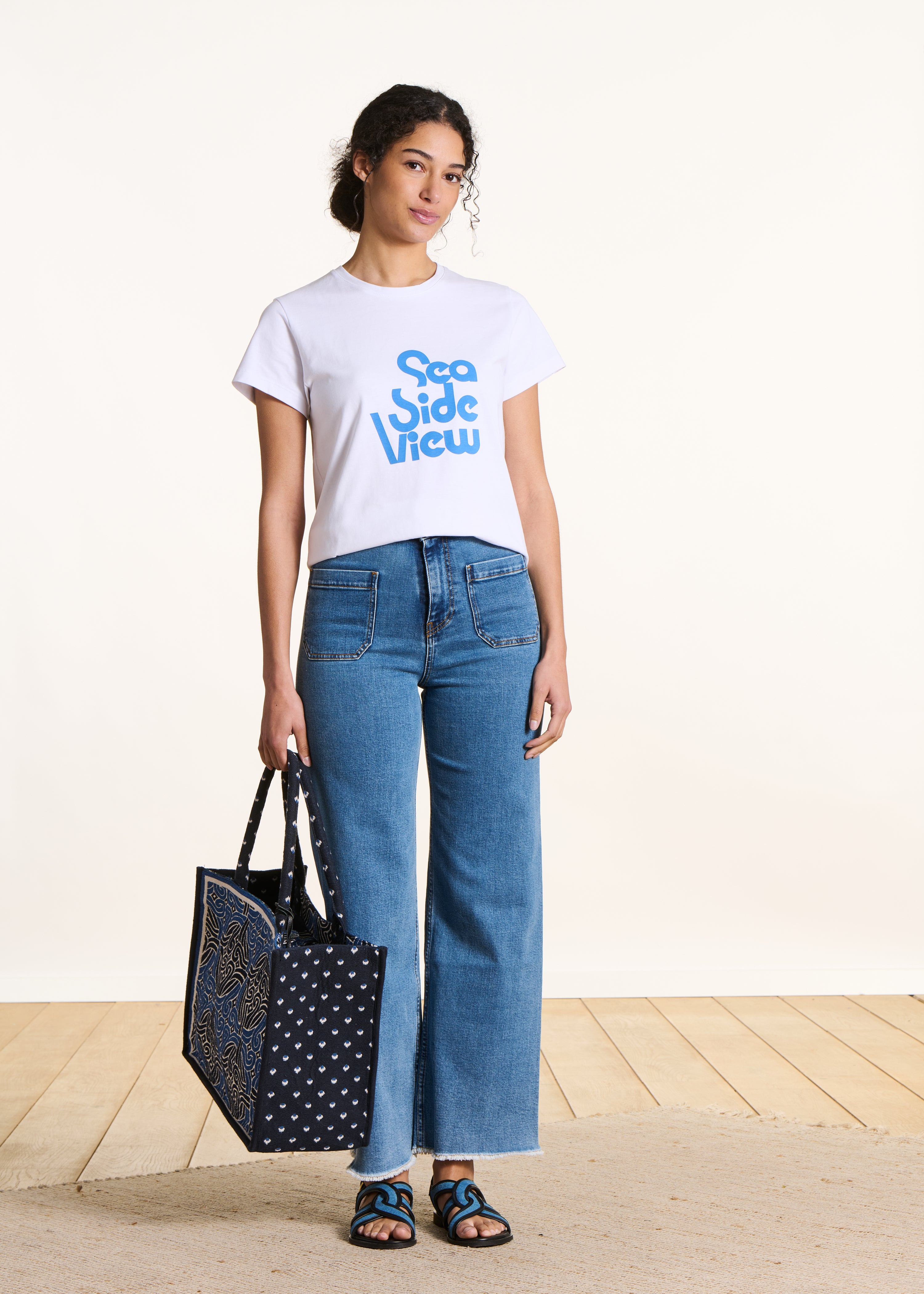 Wit losvallend T-shirt met tekst van biologisch katoen