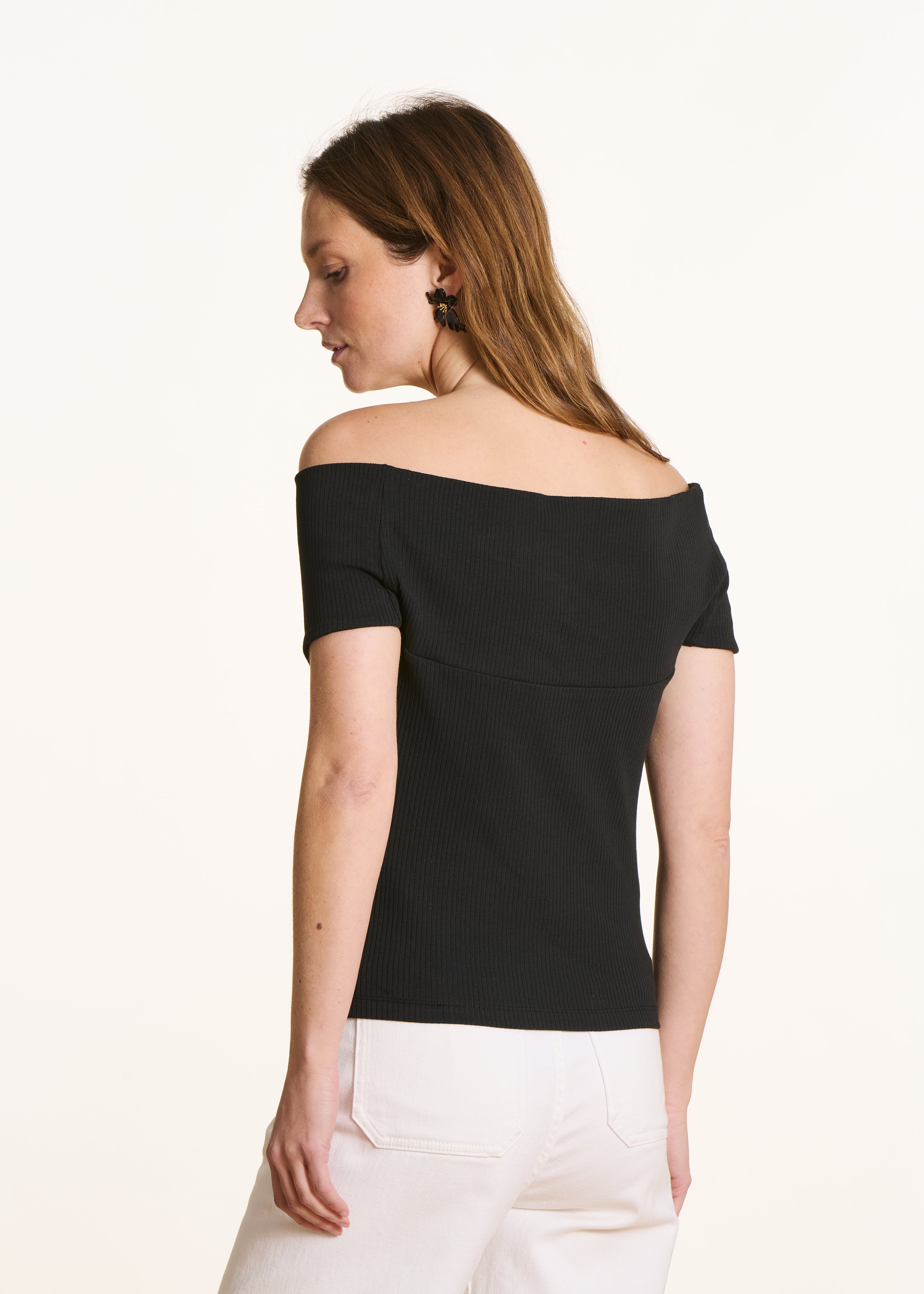 T-shirt noir col bardot croisé