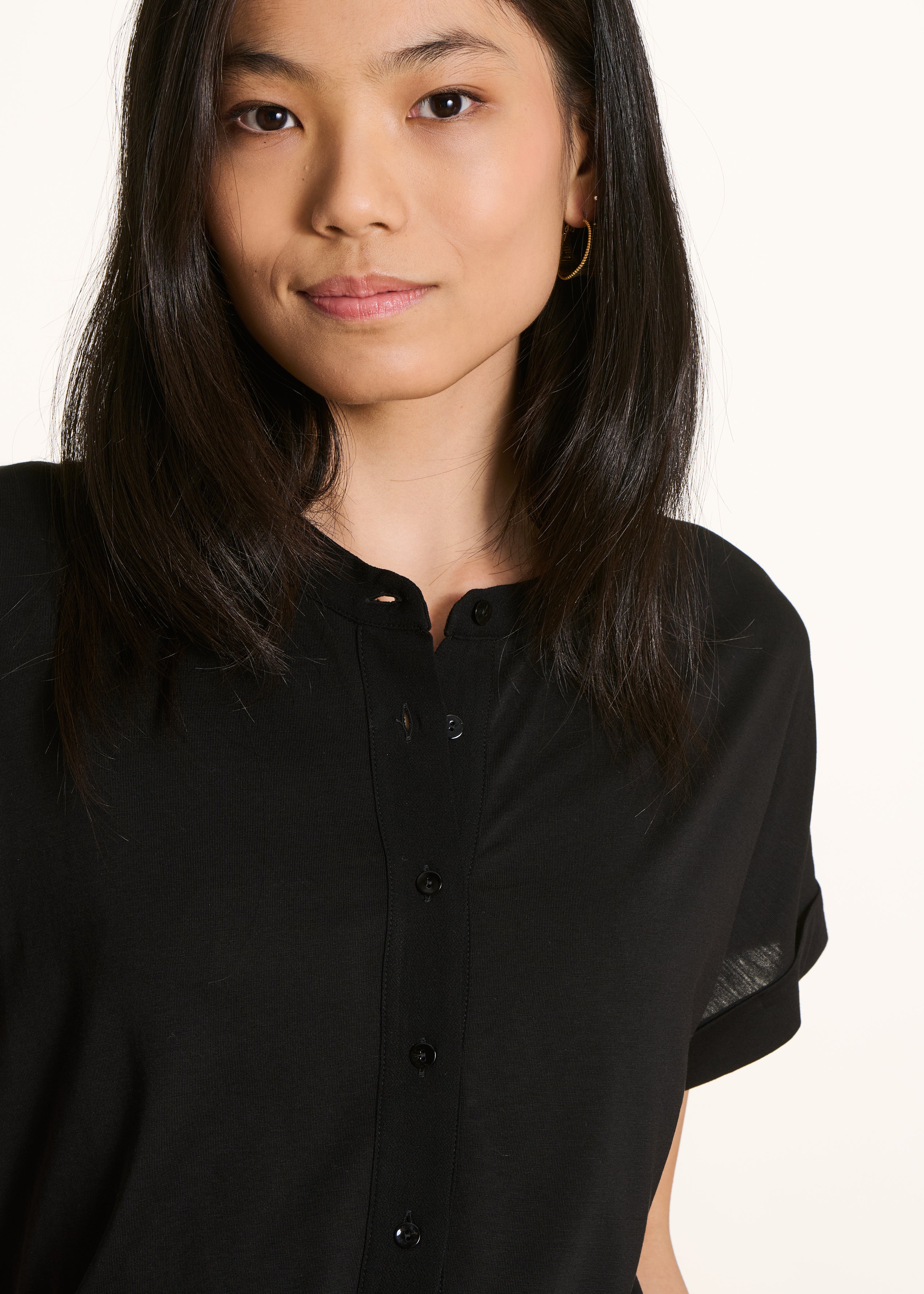 Black two-fabric short-sleeve T-shirt