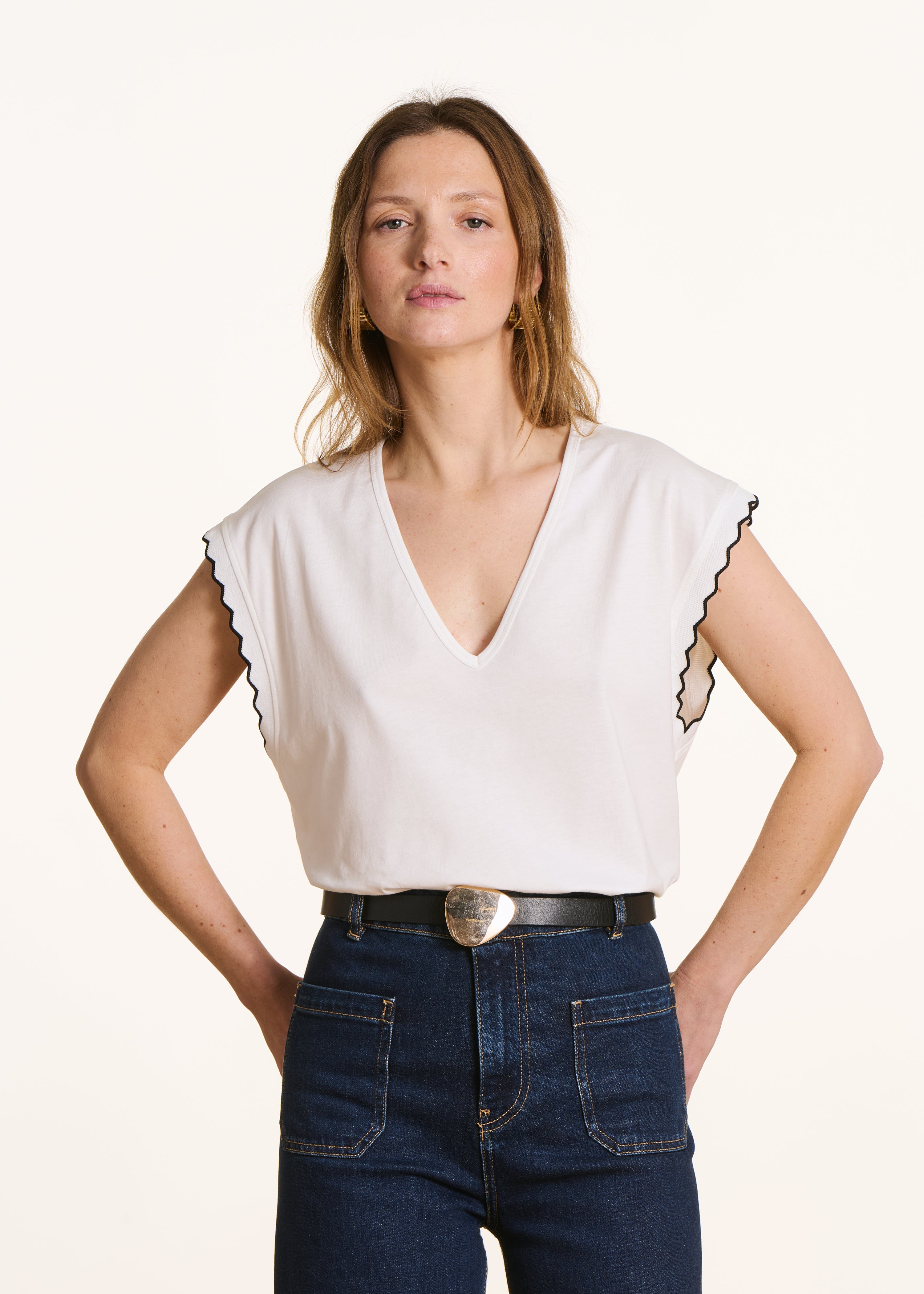 Ecru straight V-neck T-shirt in organic cotton