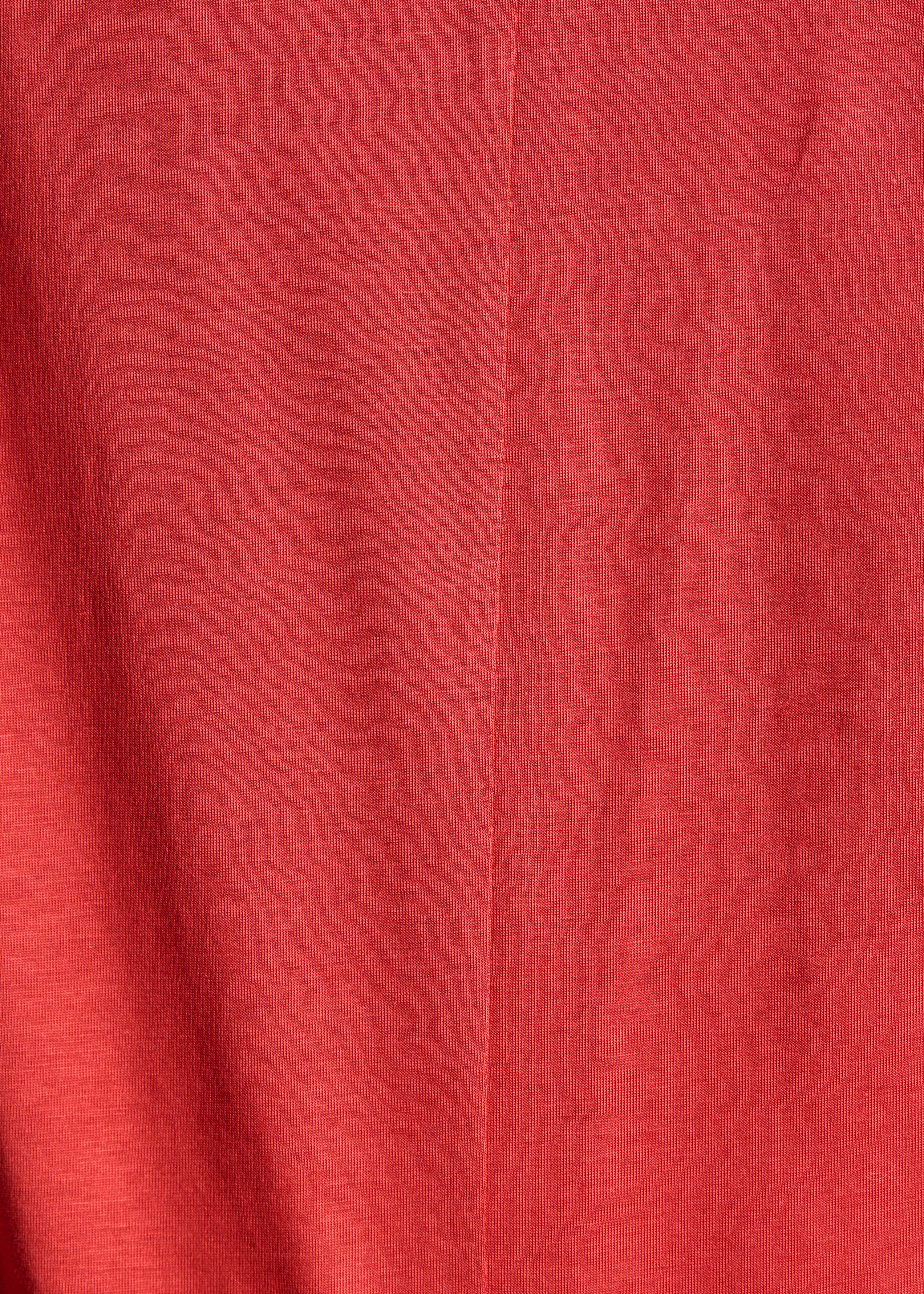 T-shirt larga vermelha com decote em V