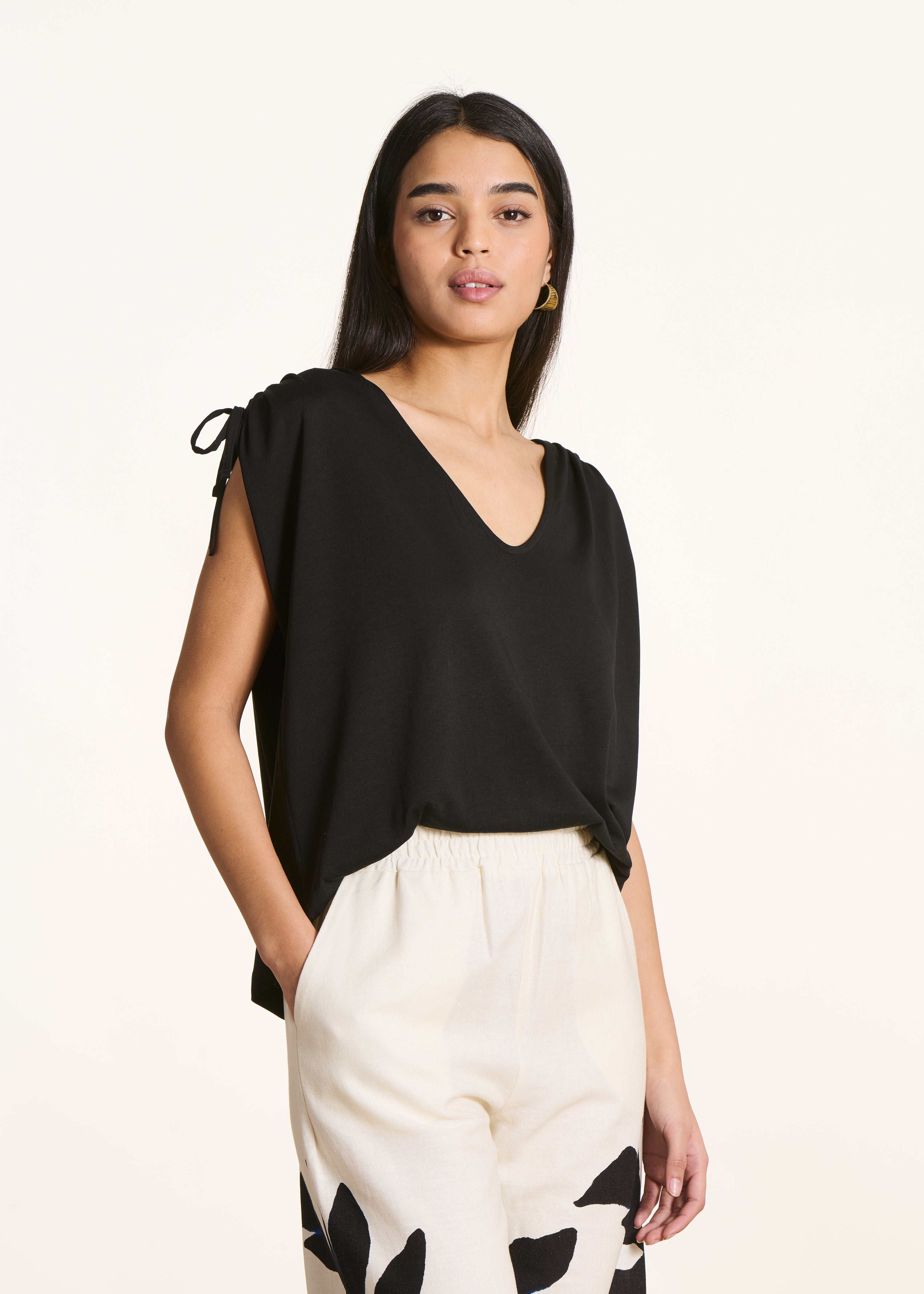 Loose black V-neck T-shirt