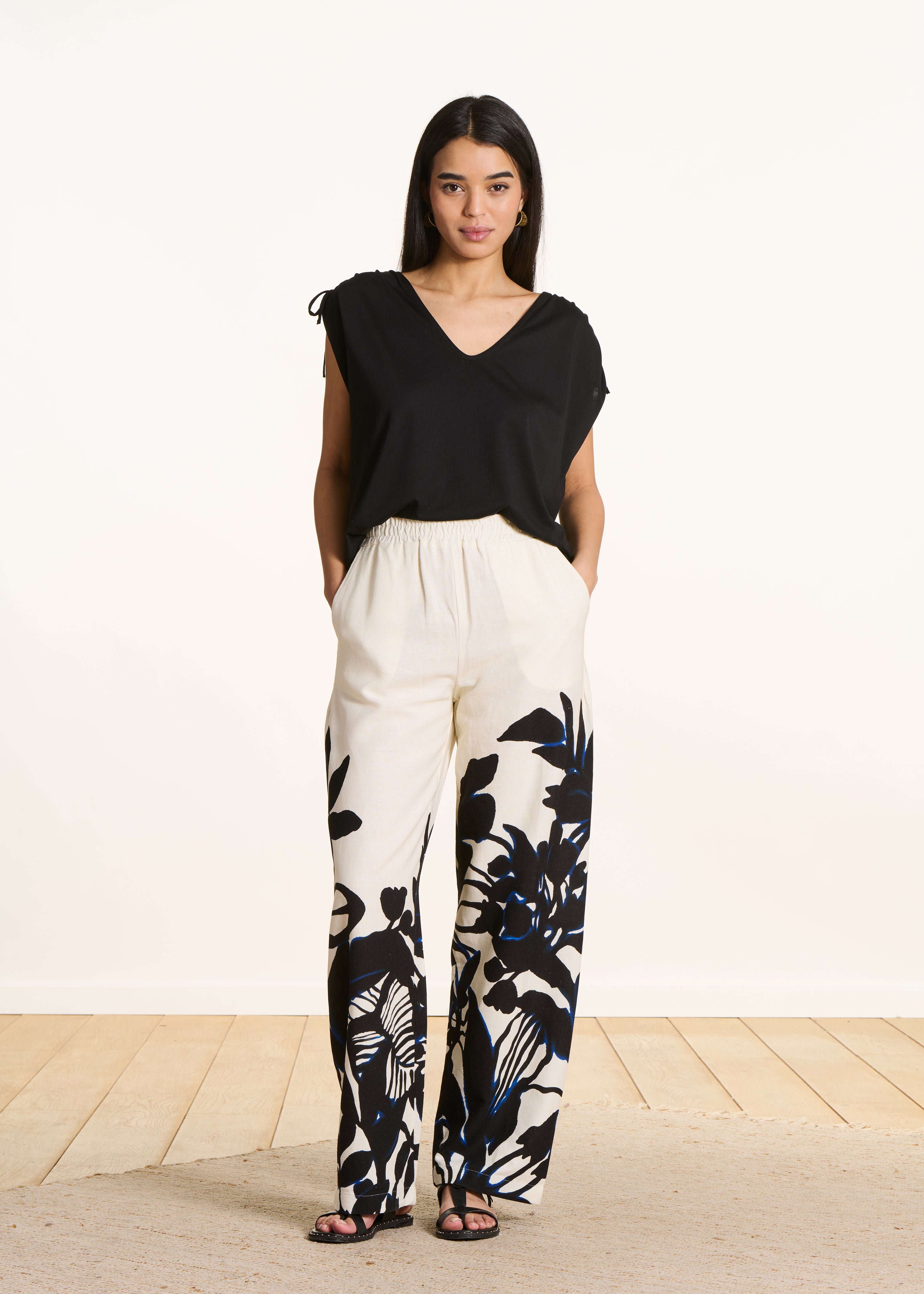 Loose black V-neck T-shirt