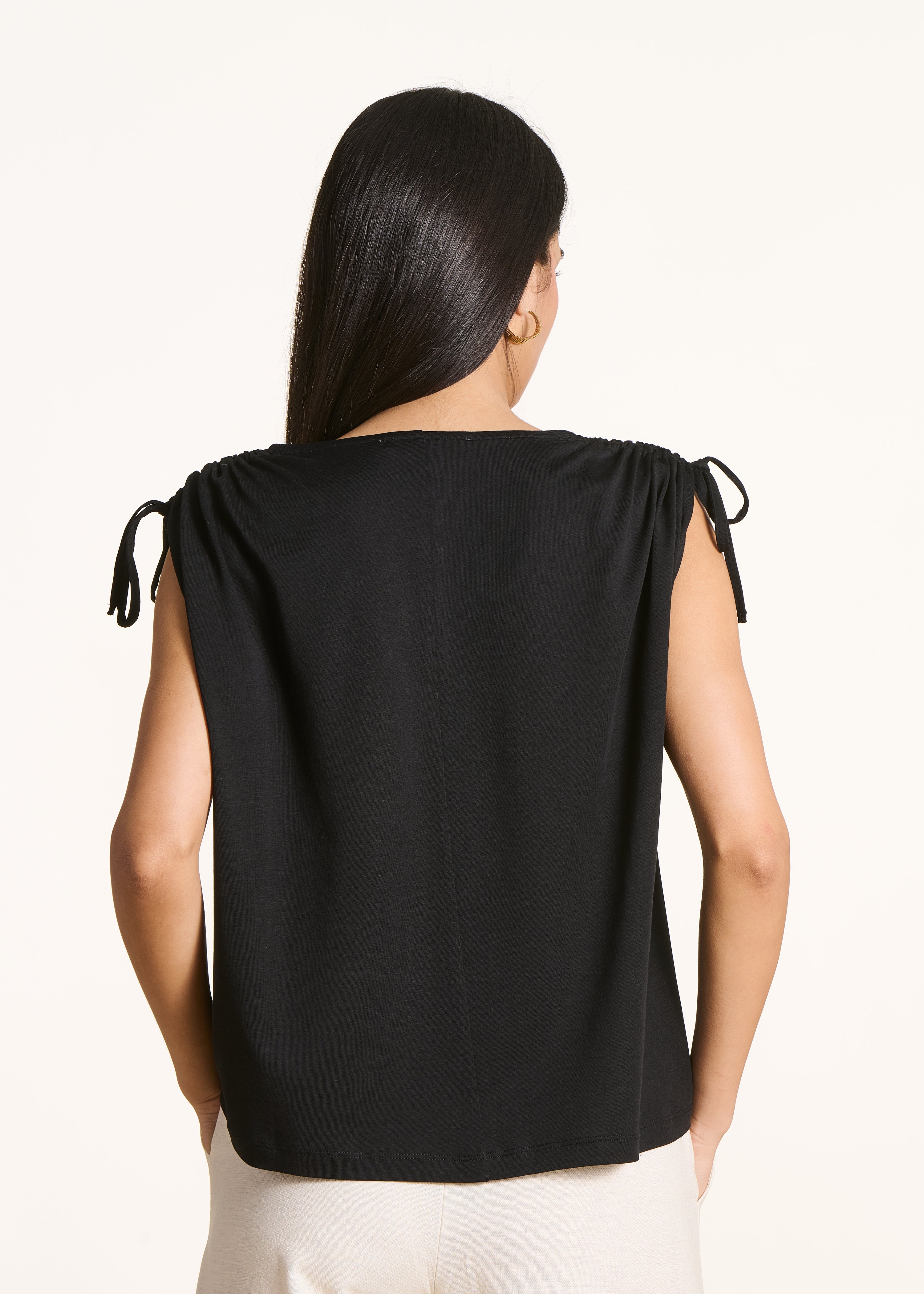 Loose black V-neck T-shirt