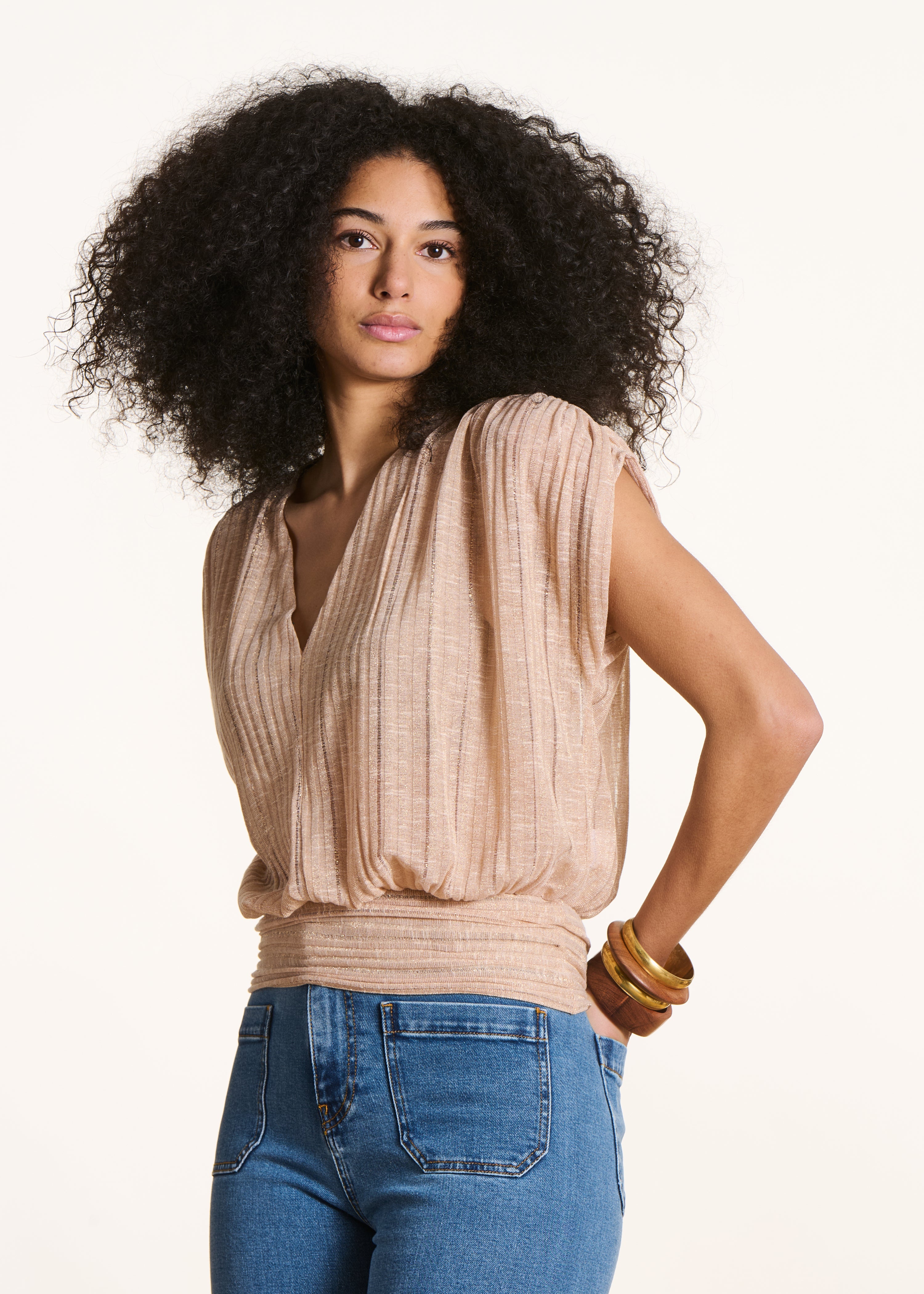 Iridescent beige short-sleeve V-neck T-shirt