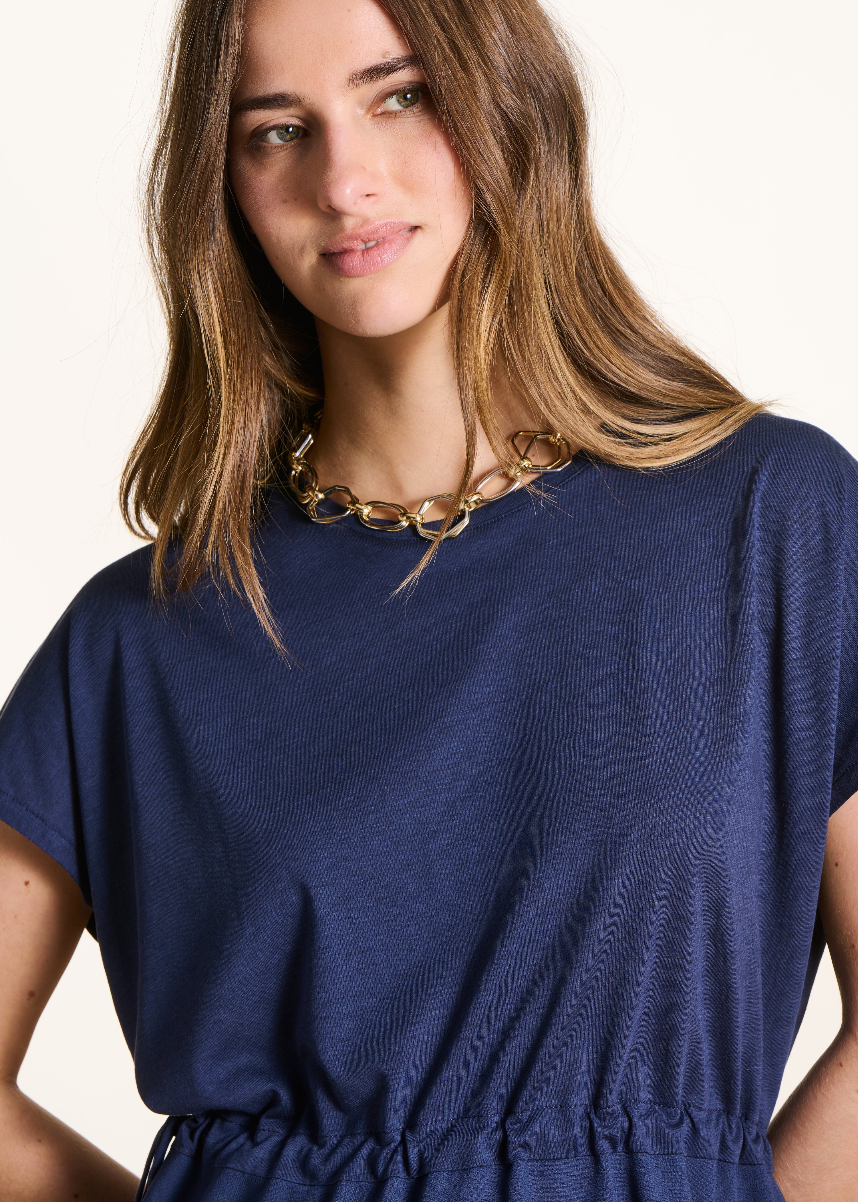 T-shirt ampia in tessuto bicolore blu scuro