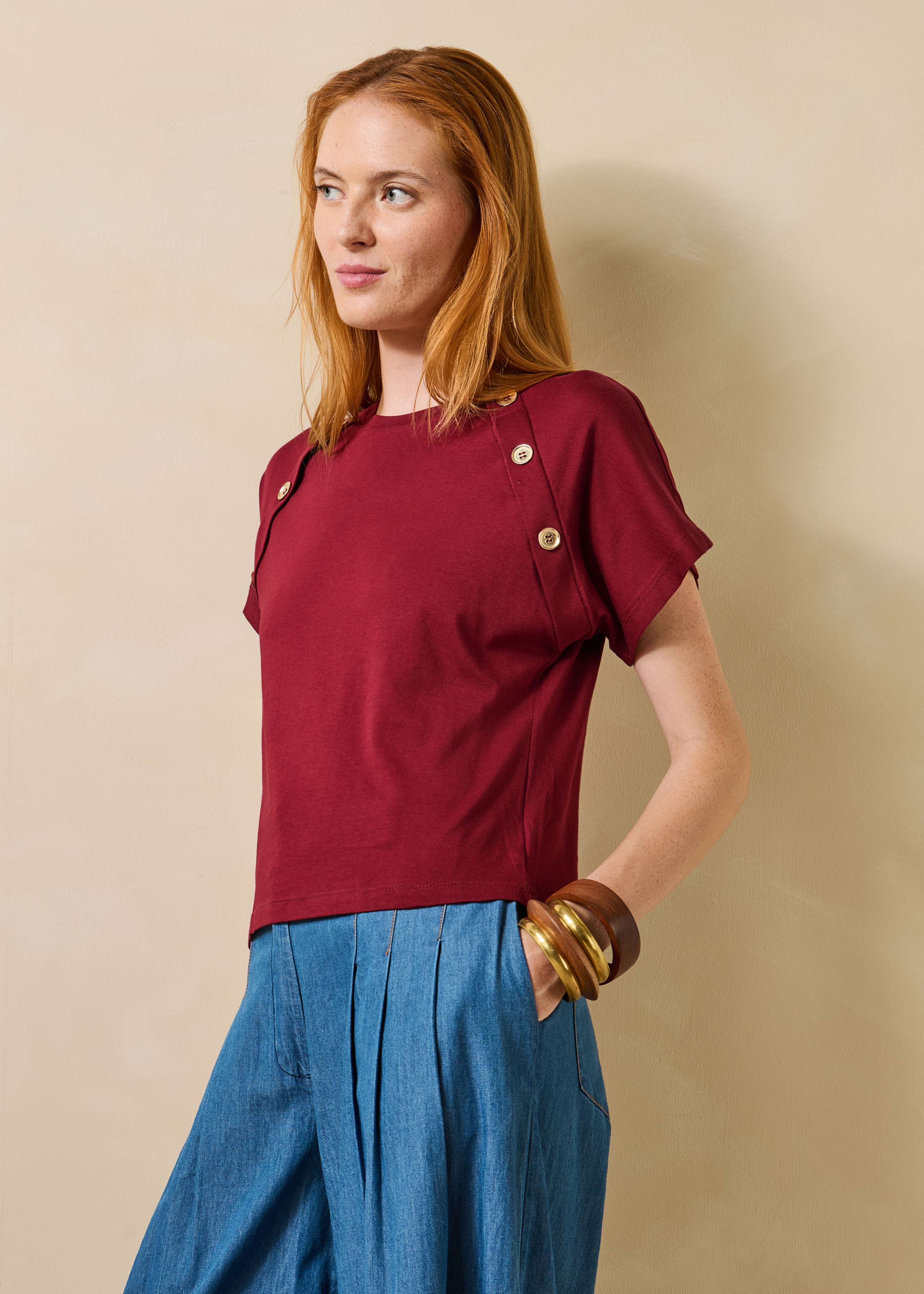 Bordeauxfarbenes T-Shirt mit kurzen Ärmeln aus Bio-Baumwolle