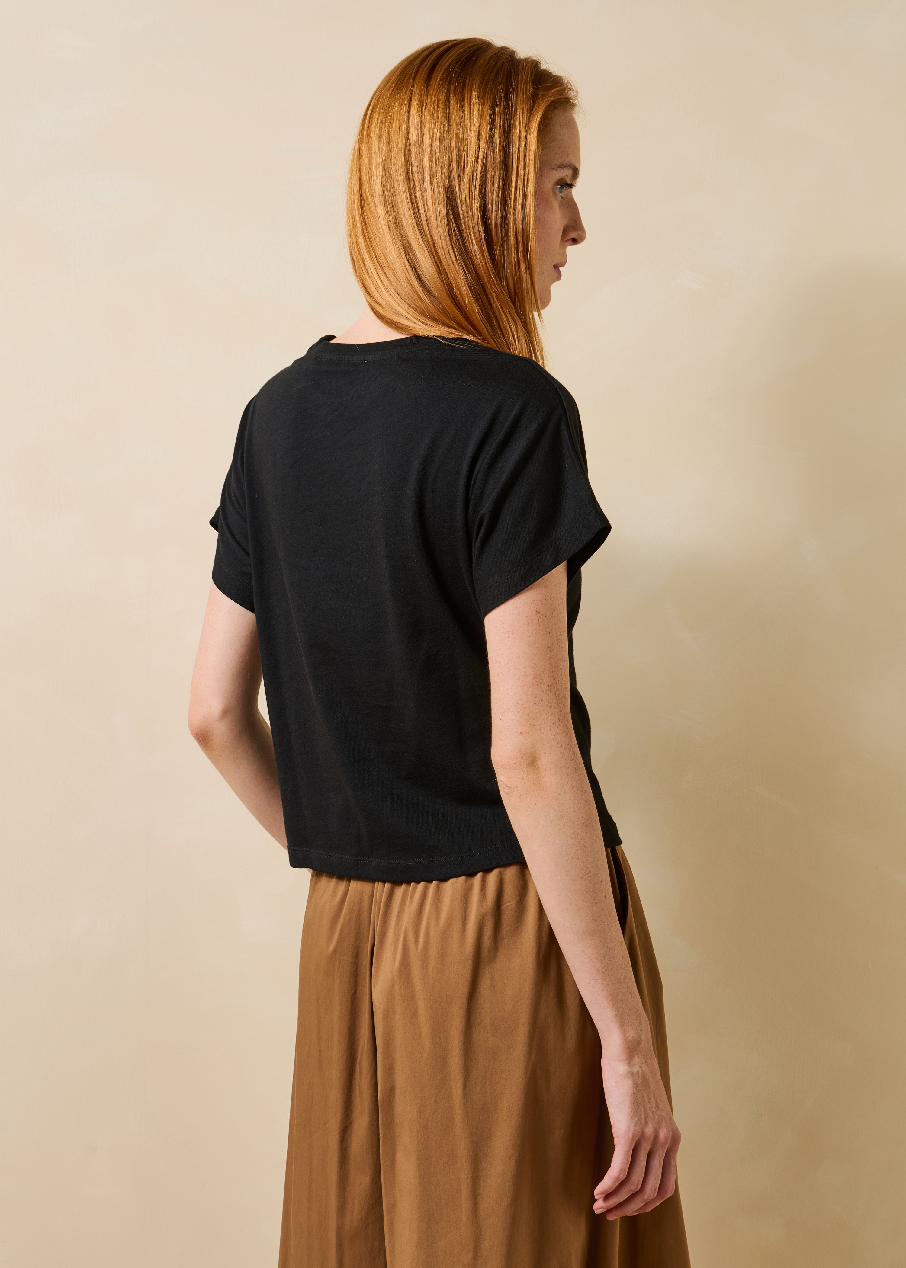 Black short-sleeve T-shirt in organic cotton