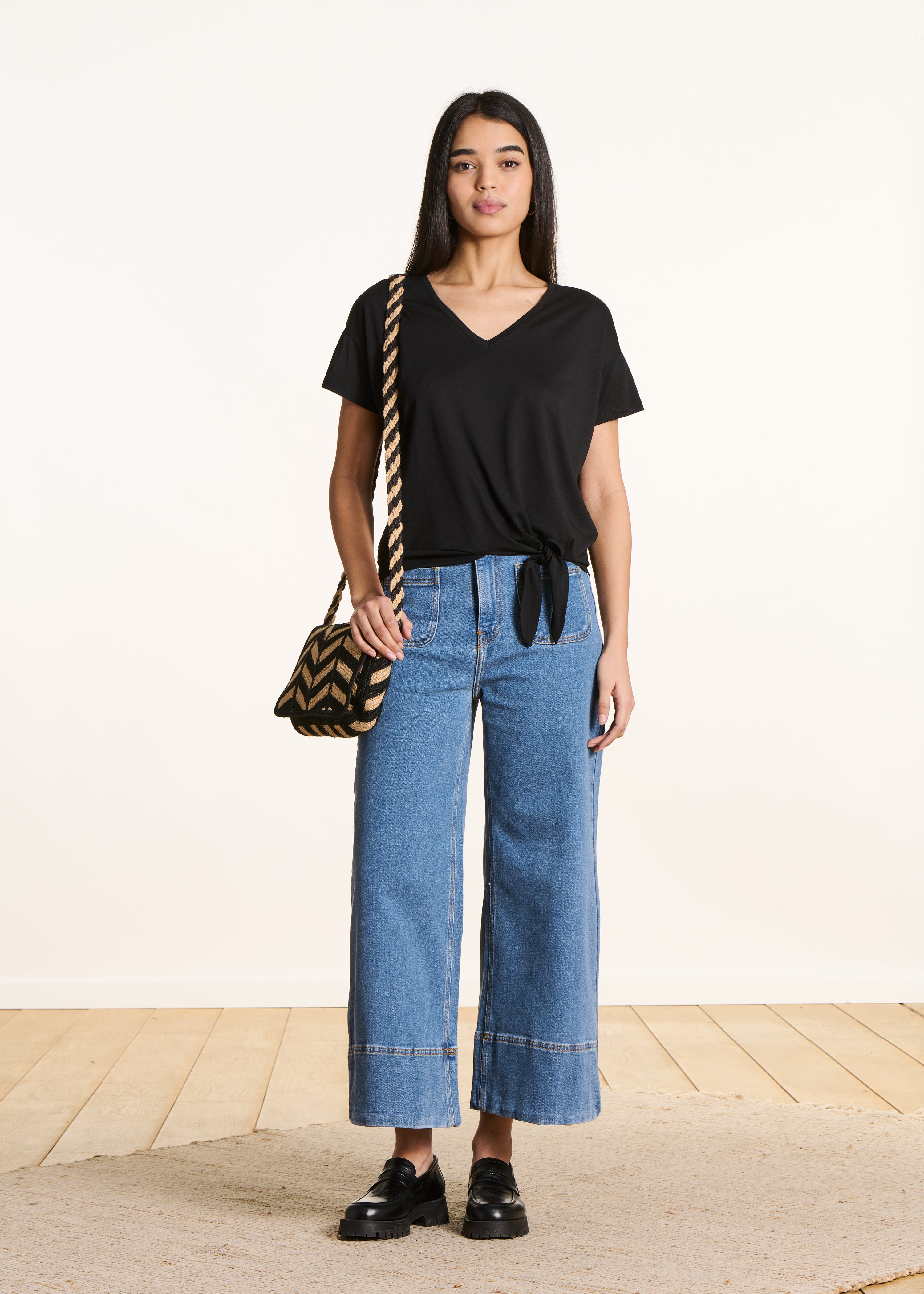 T-shirt preto em lyocell de mangas curtas