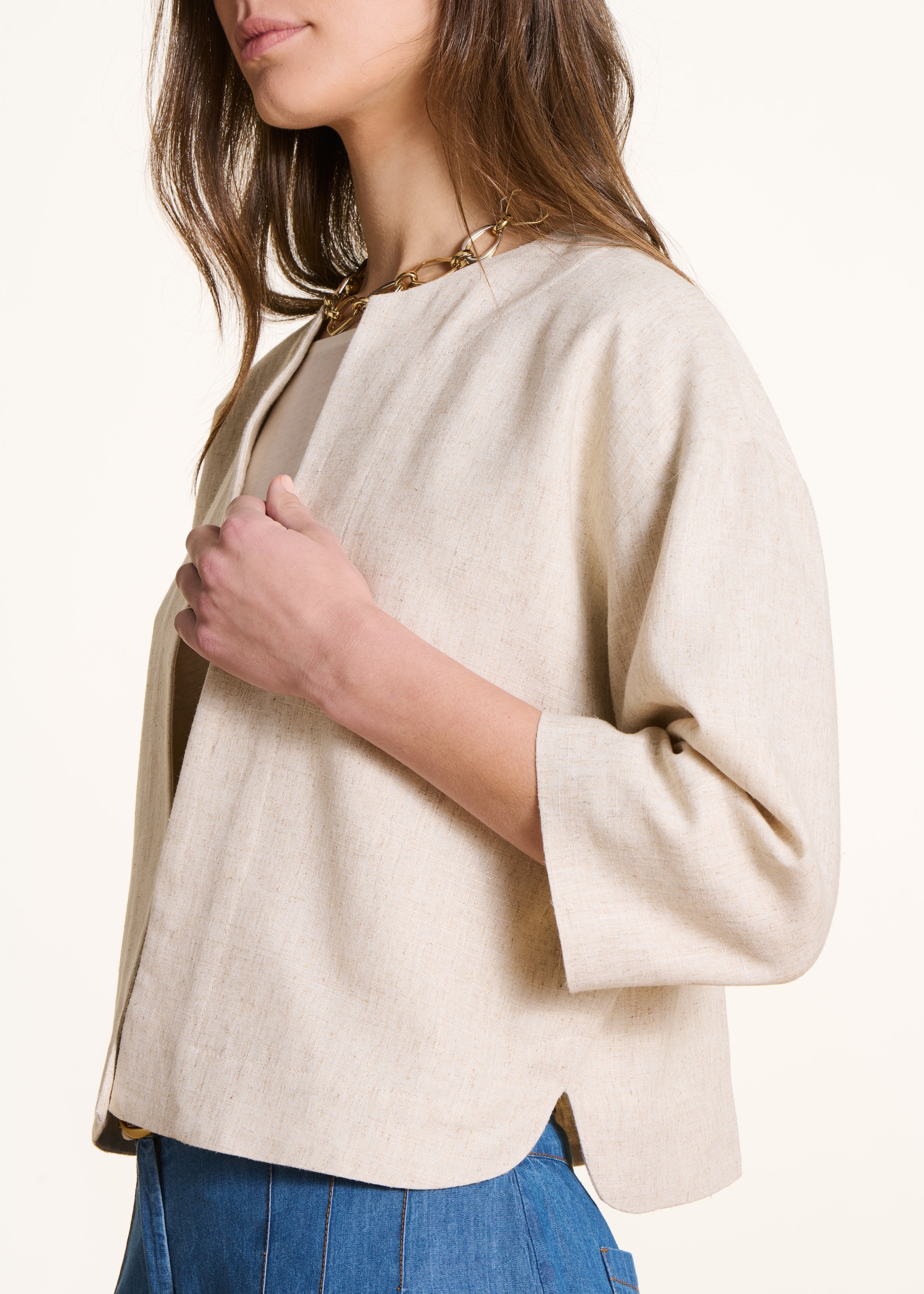 Offene kurze Jacke in schimmerndem Beige mit 3/4-Ärmeln