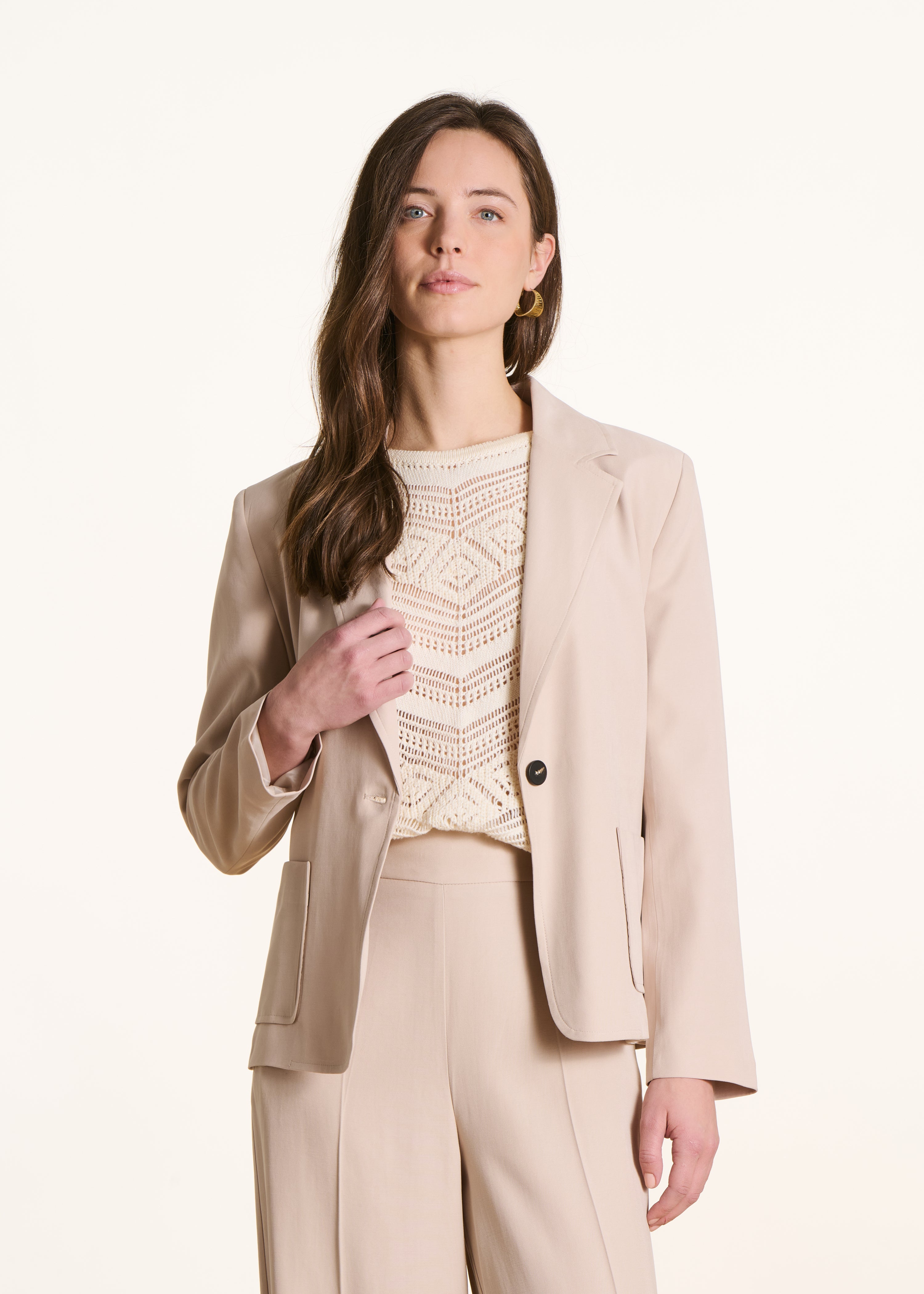 Loose beige tailored jacket with belt