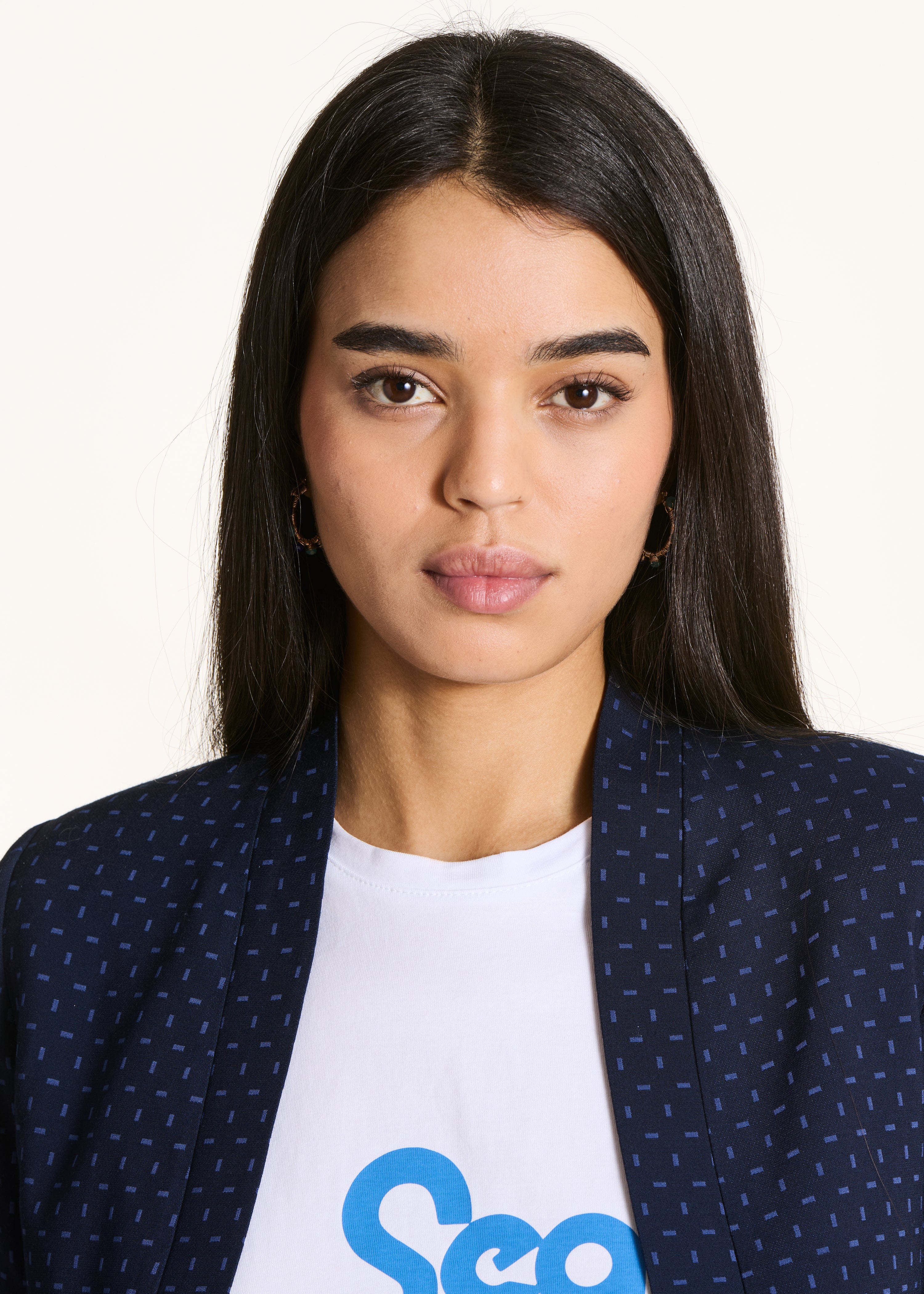 Kurze Jacke aus blauem Jacquard