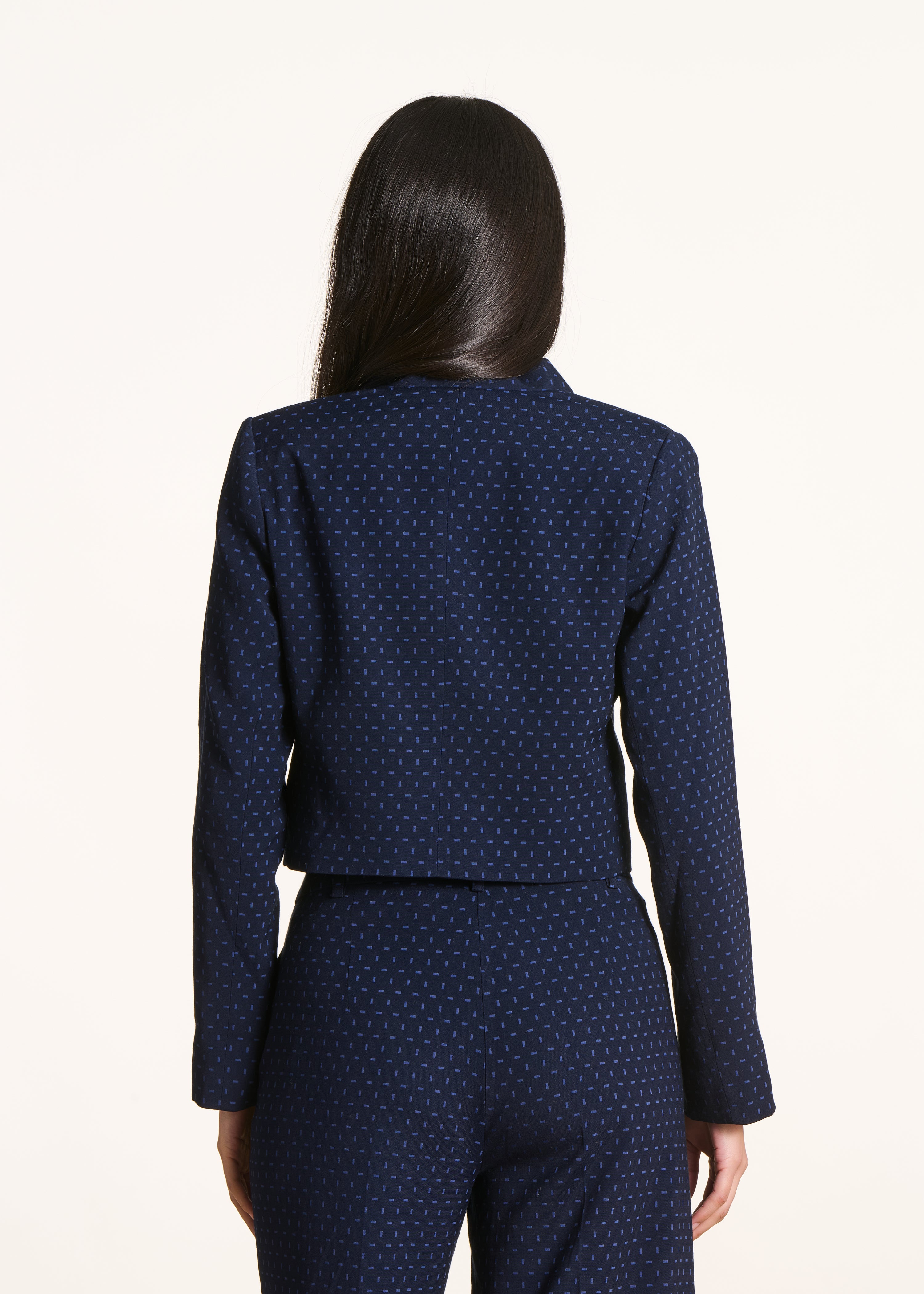 Kurze Jacke aus blauem Jacquard