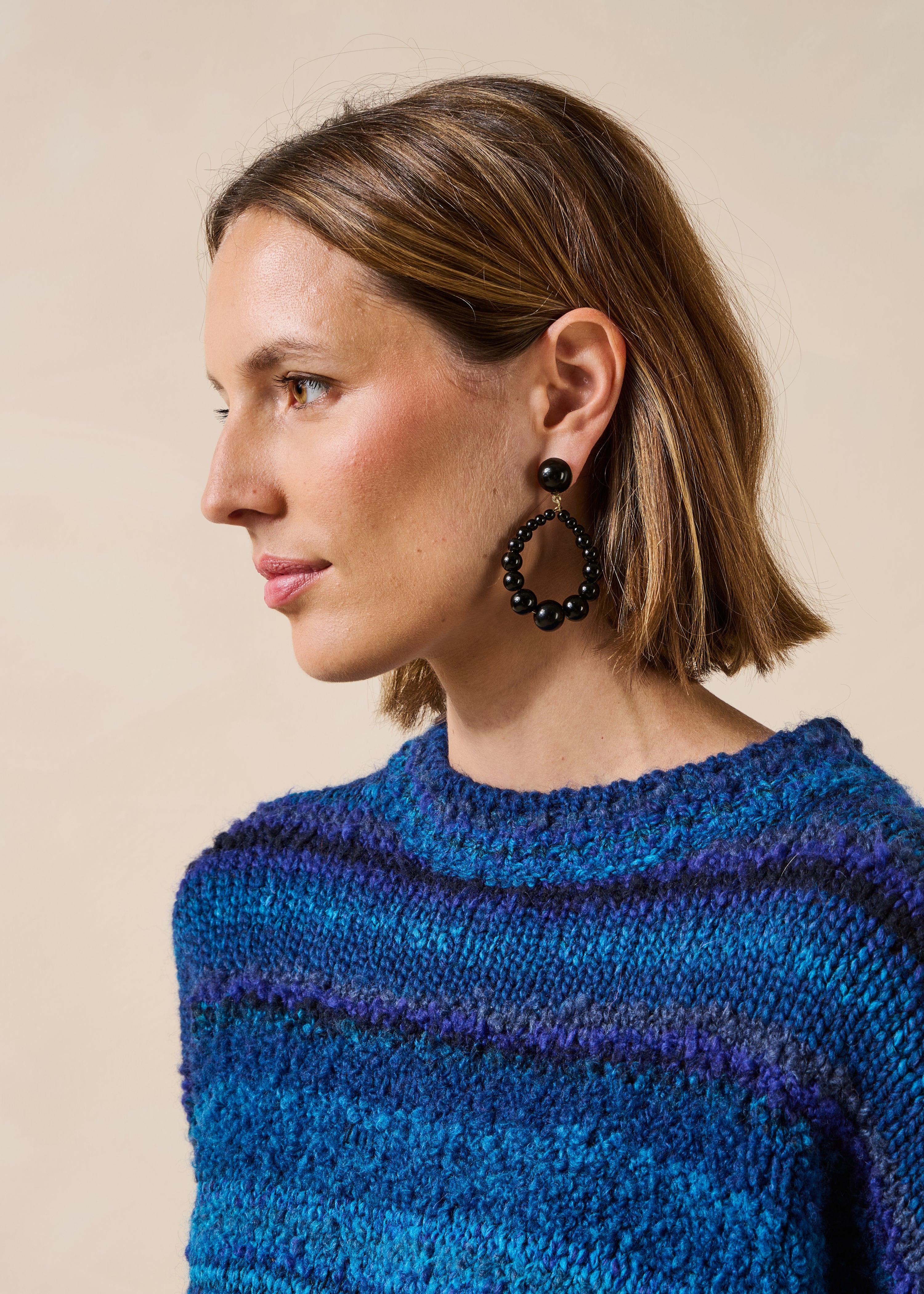 Boucles d'oreilles noires pendantes à perles