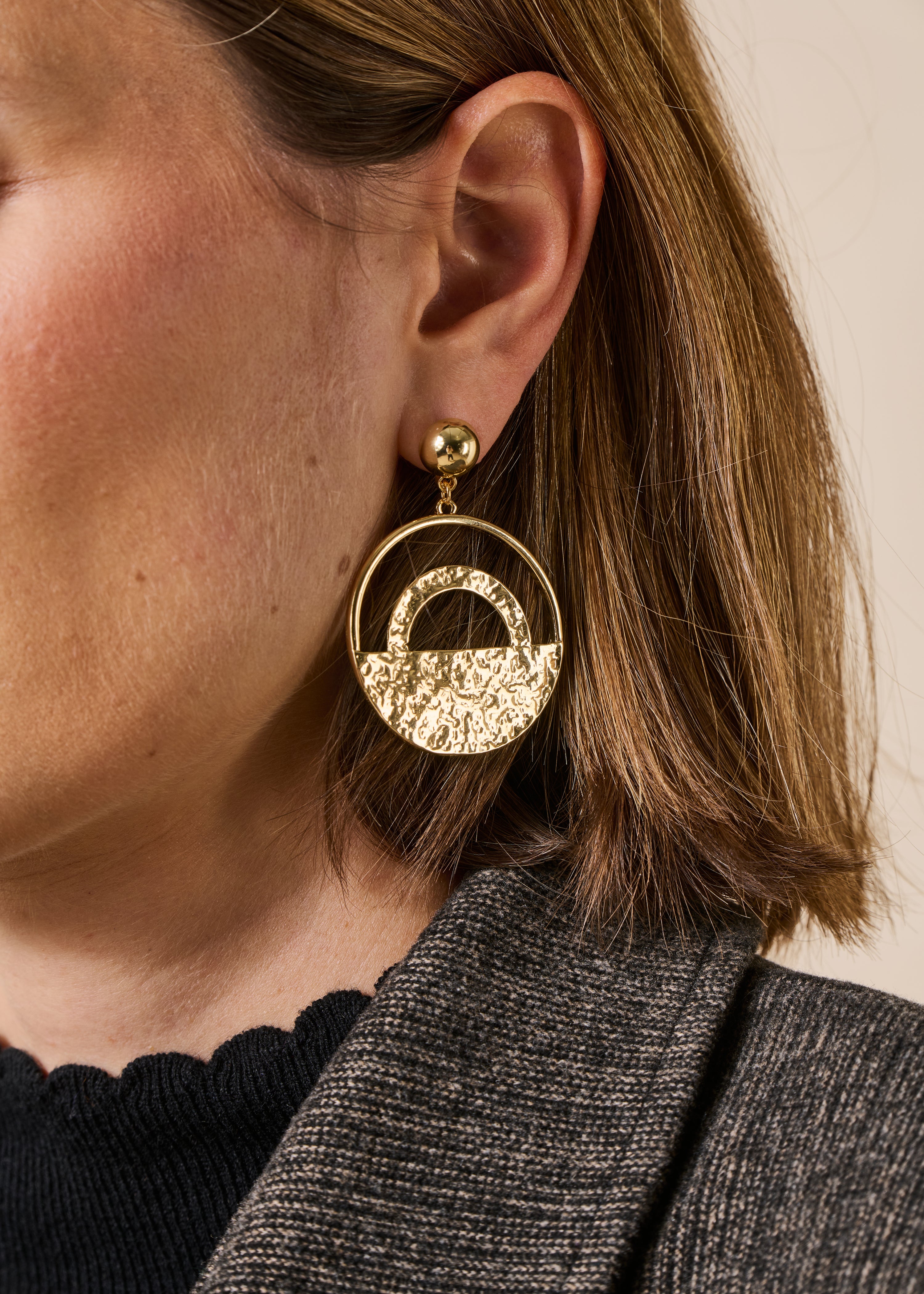 Boucles d'oreilles pendantes dorées rondes
