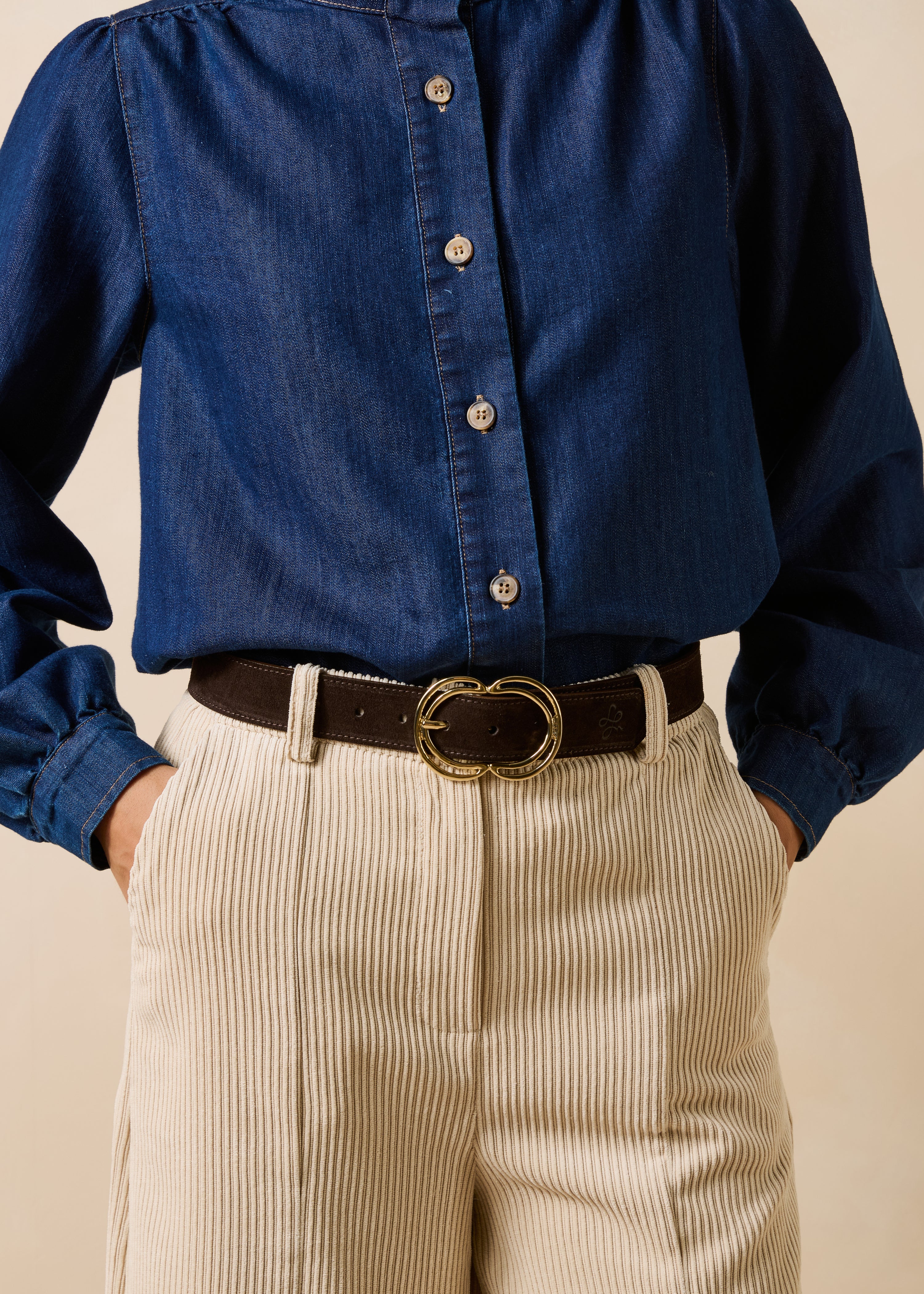 Bruine riem met gouden ovale gesp