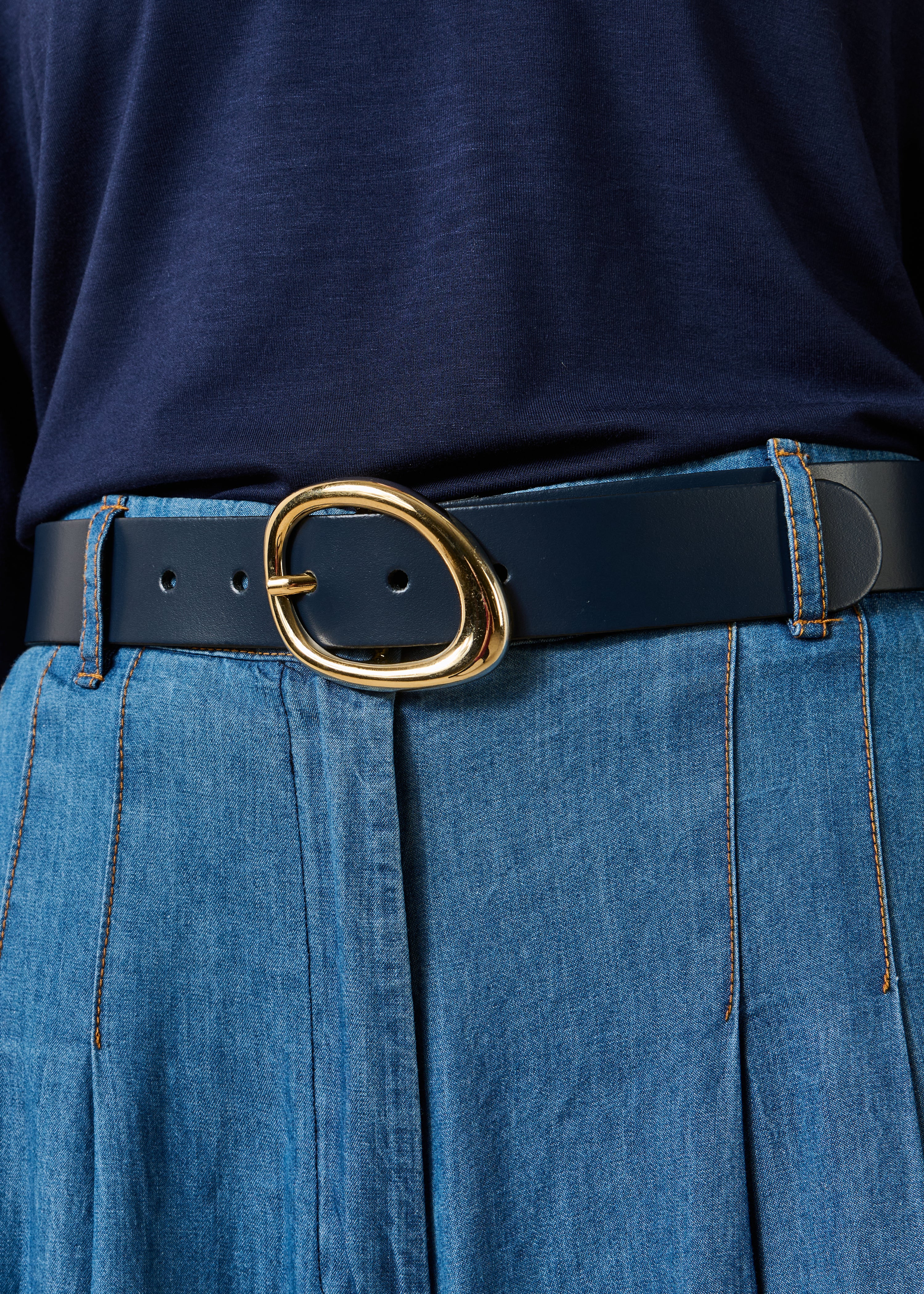 Ceinture bleu marine en cuir boucle ovale