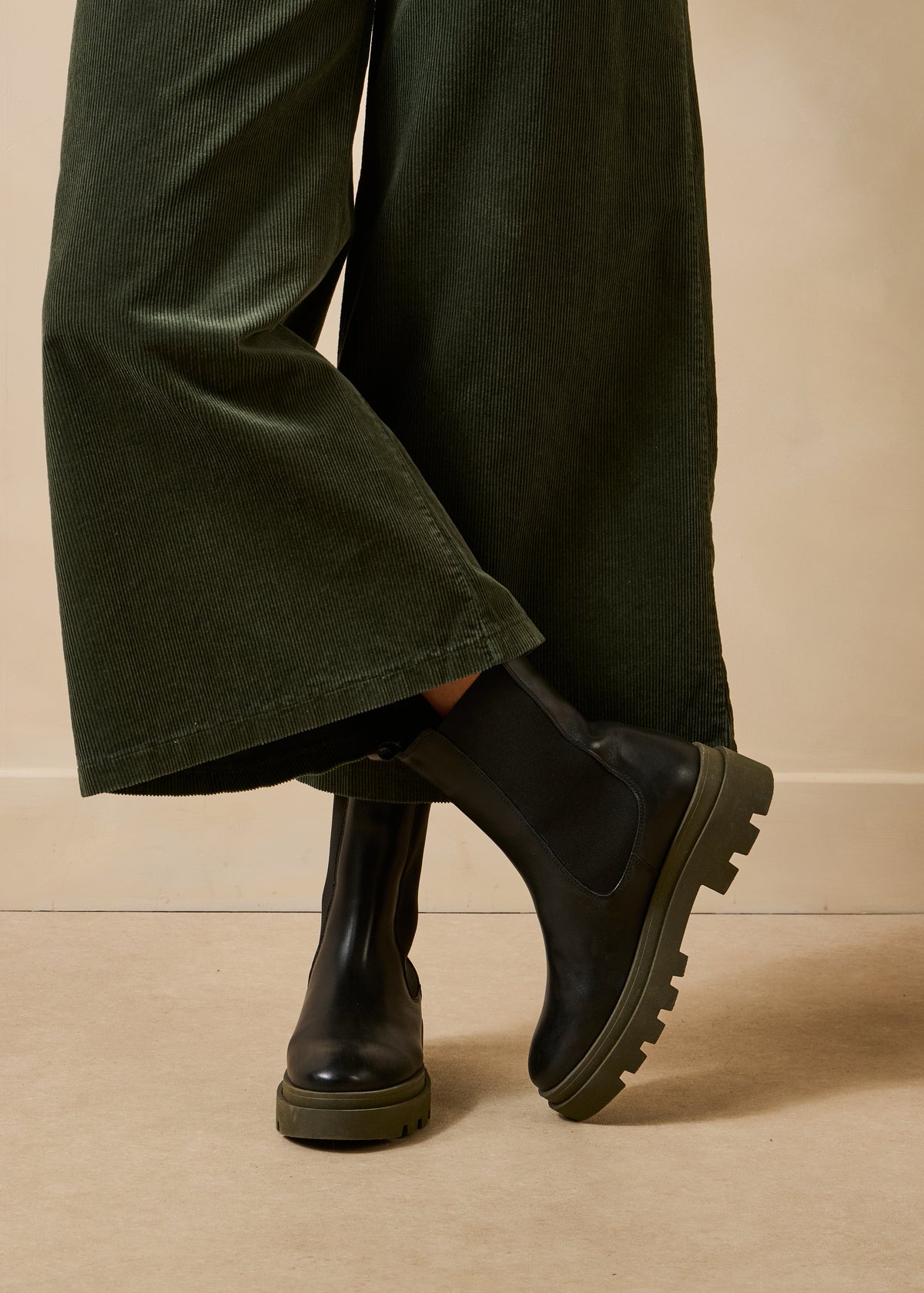 Botins pretos e cáqui - Grabel
