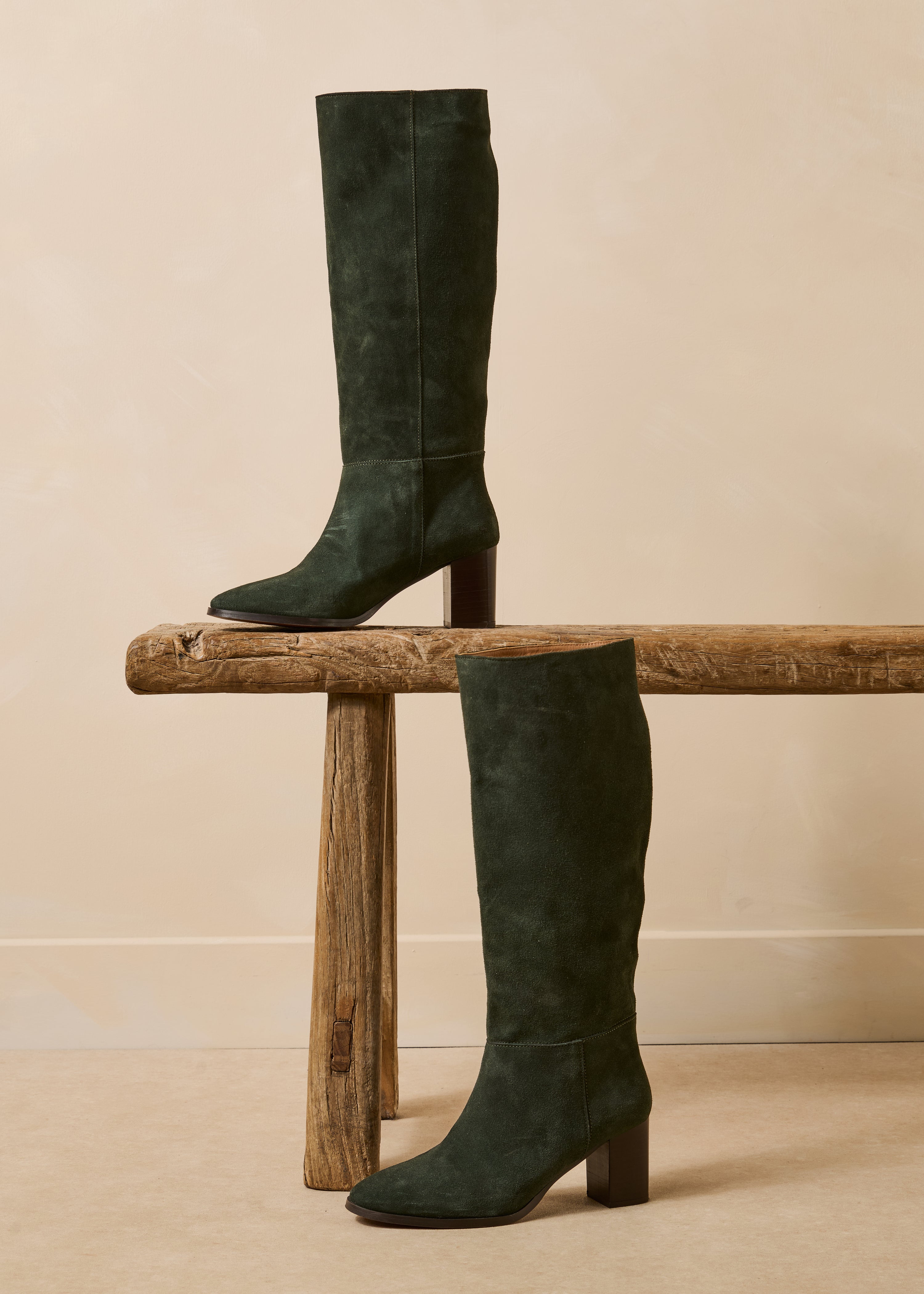 Bottes kaki en cuir suédé à talons