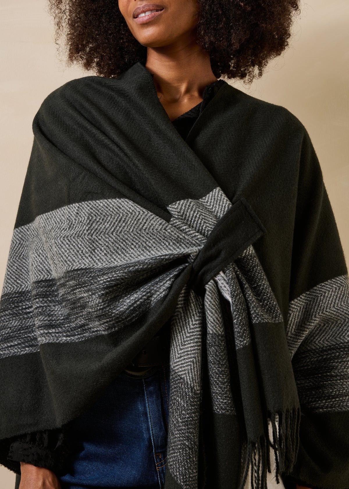Black poncho - Gropan