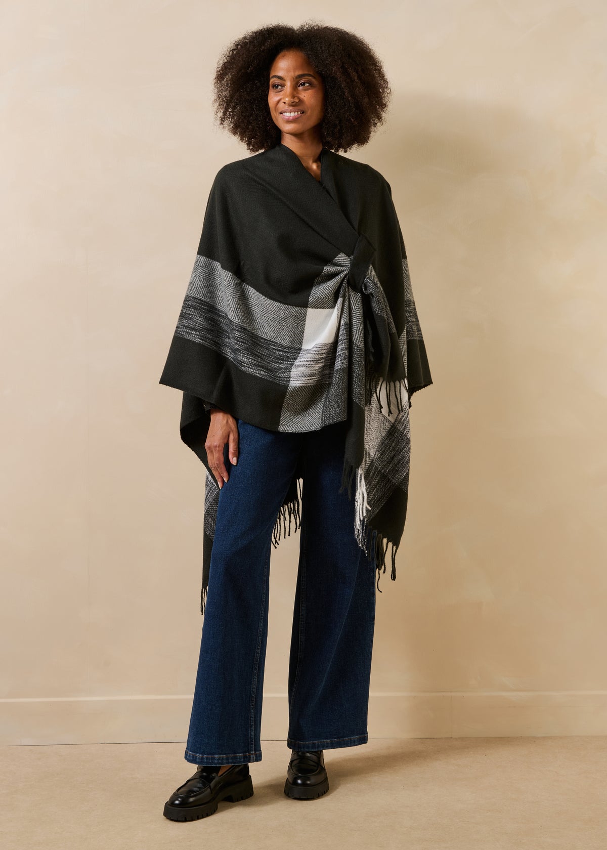 Black poncho - Gropan