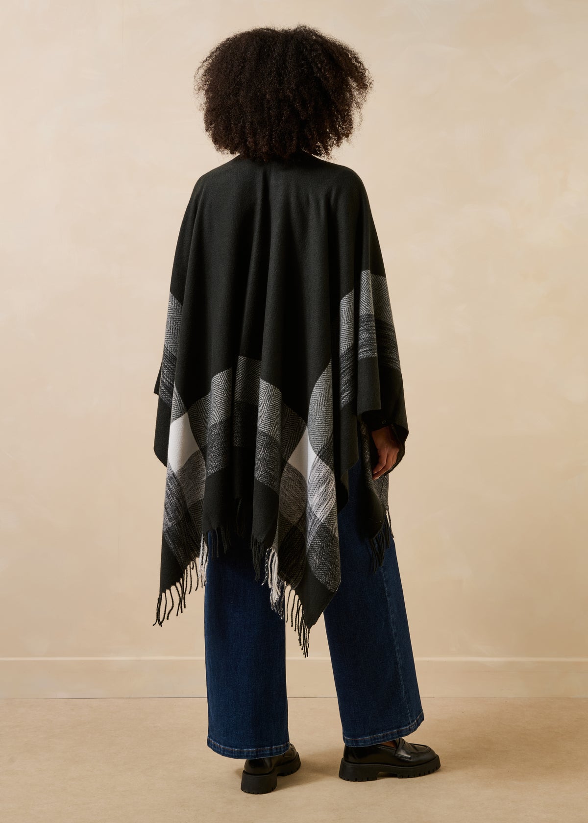 Black poncho - Gropan