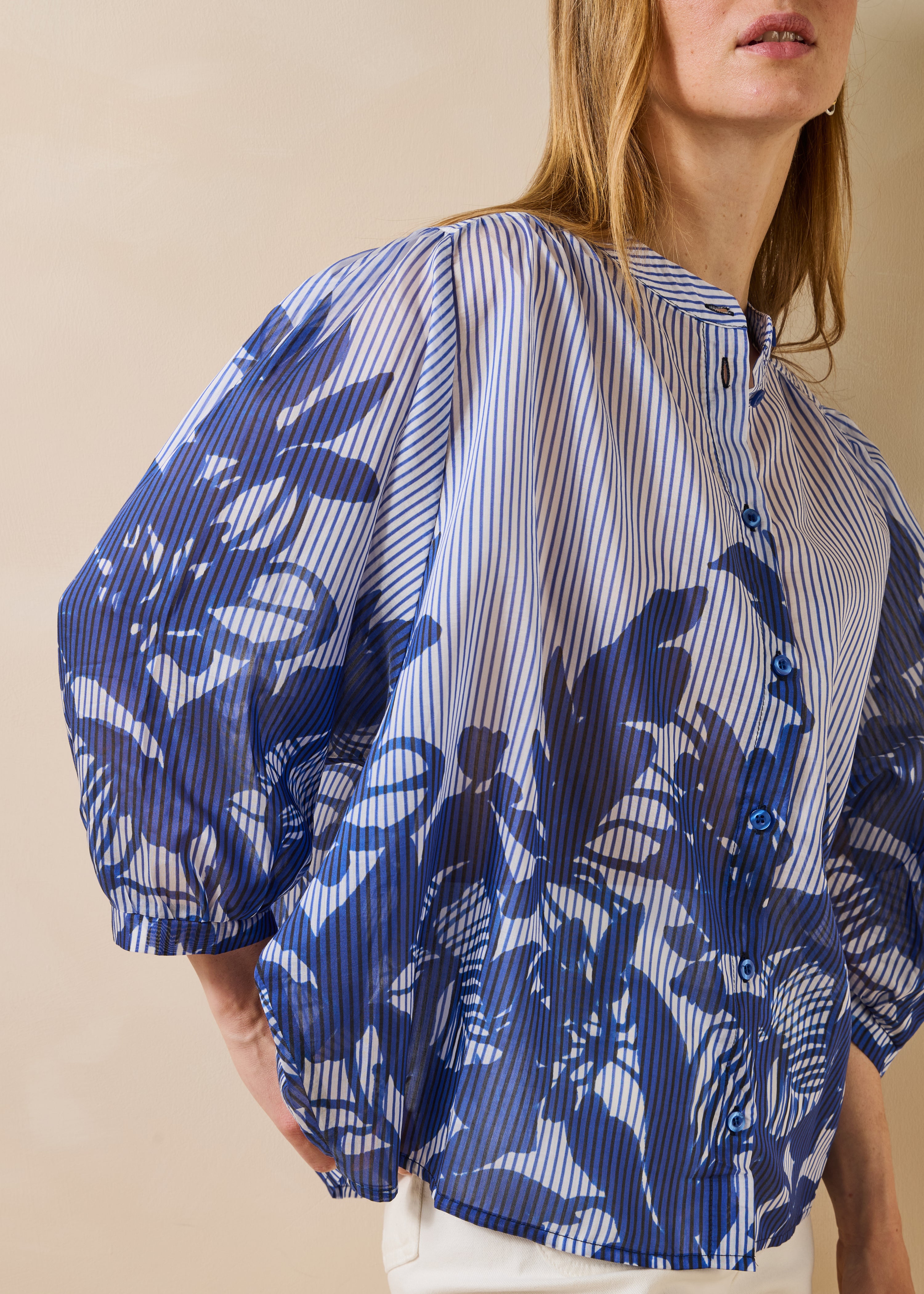 Chemise bleue fleurie en lyocell