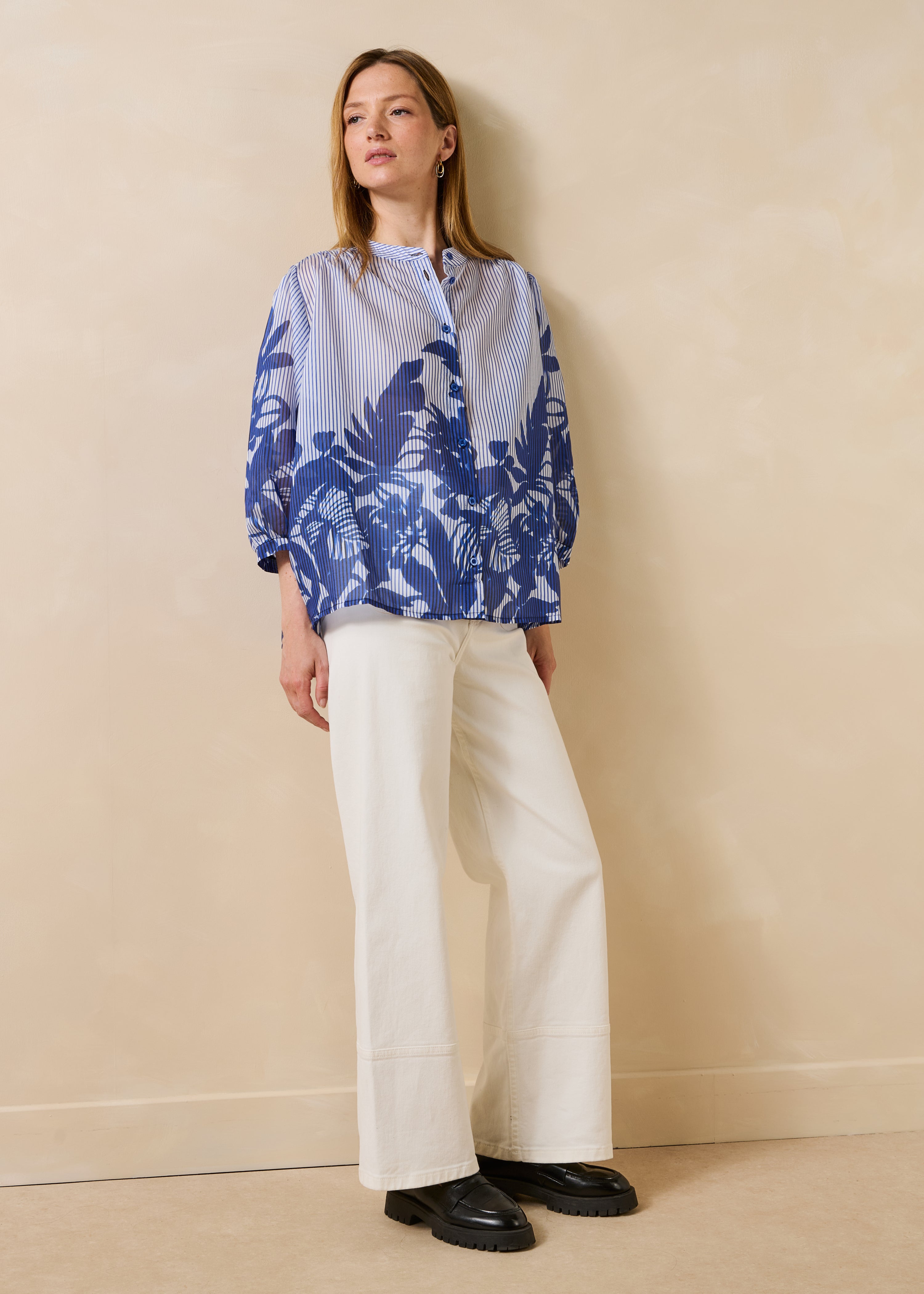 Chemise bleue fleurie en lyocell