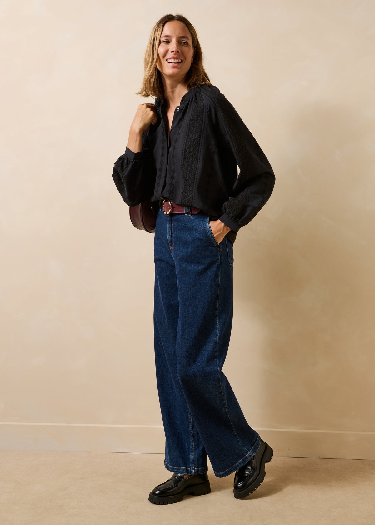 Black Shirt - Elvia