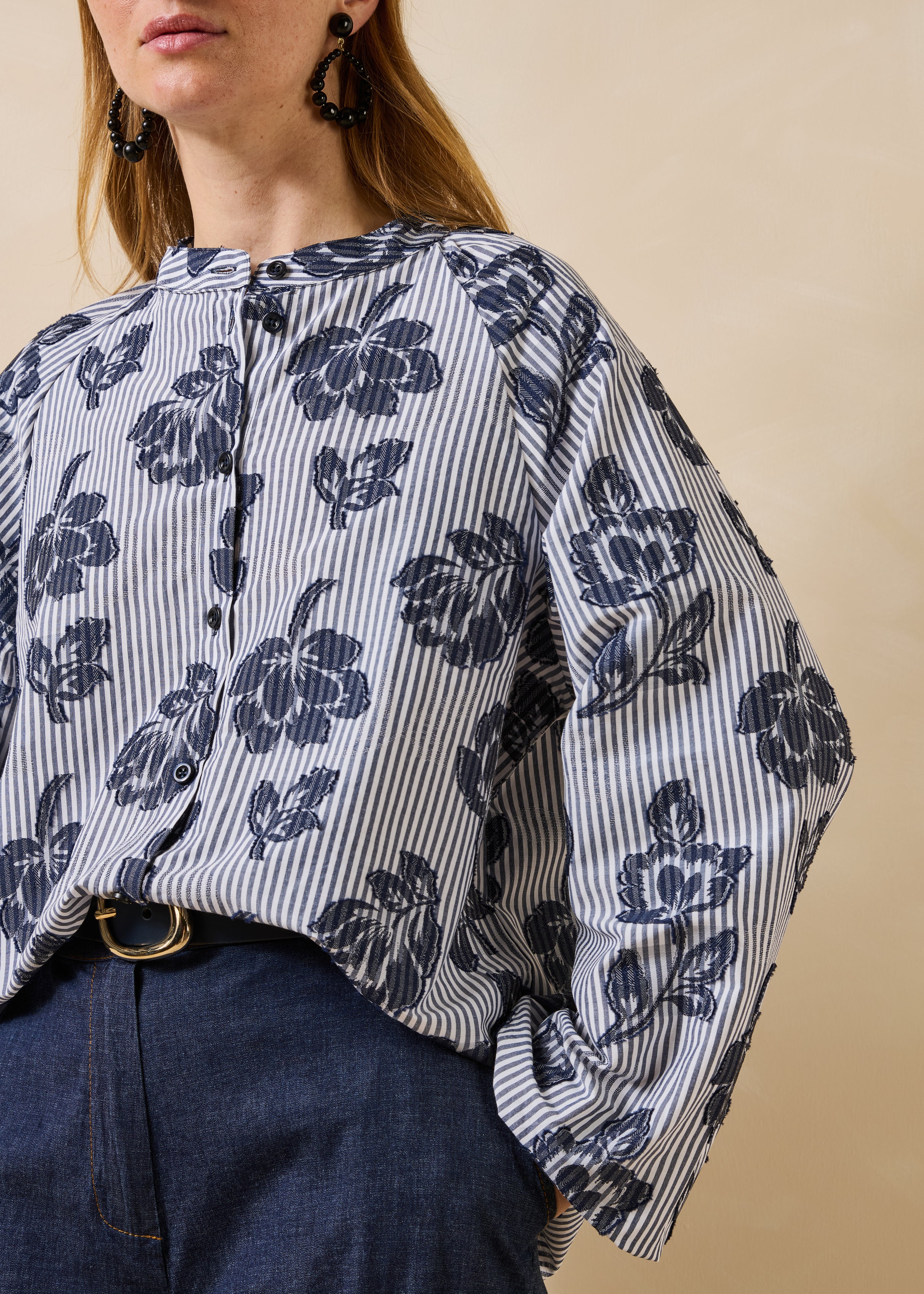 Chemise bleu denim en jacquard manches longues encolure ronde