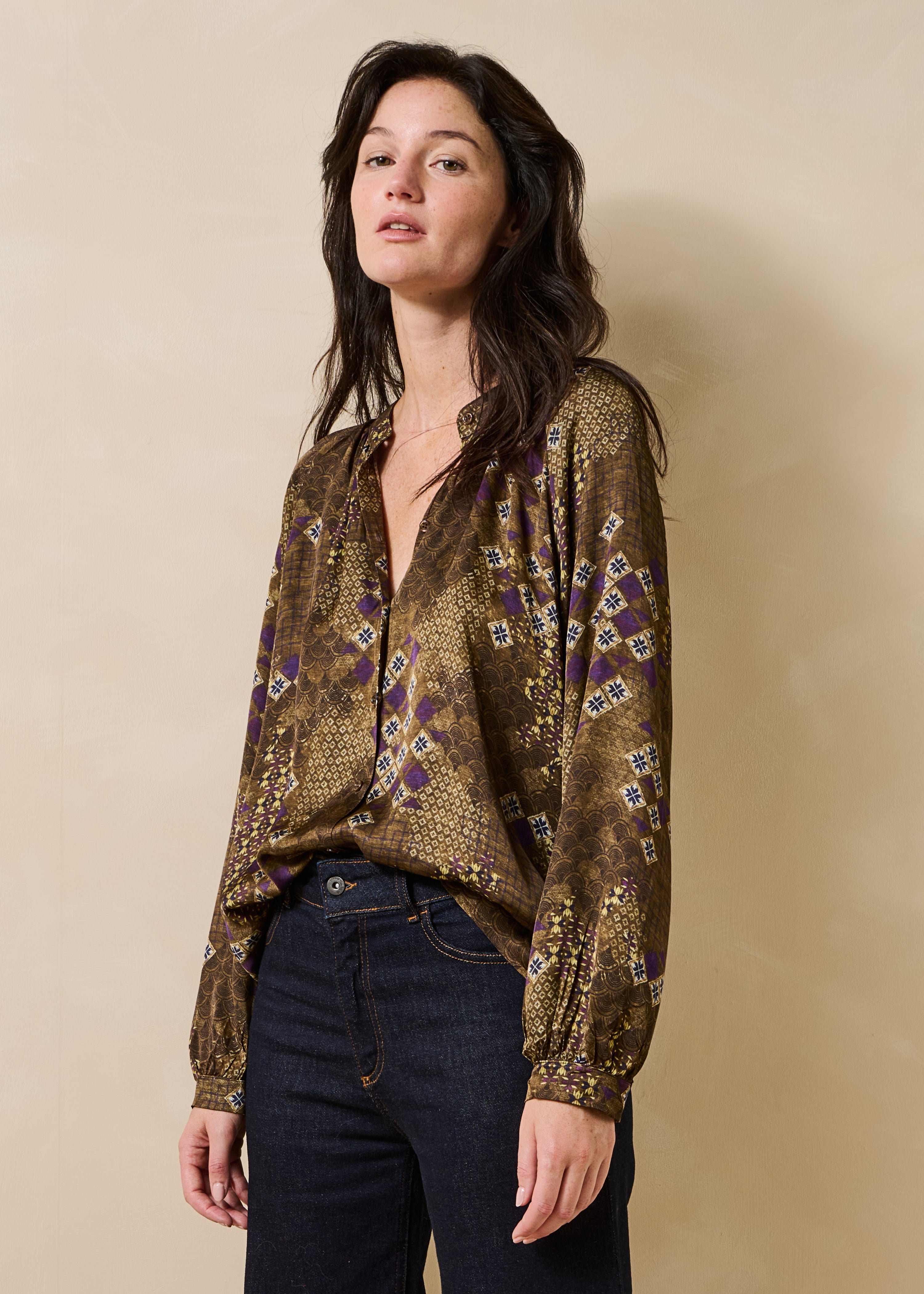 Chemise verte manches longues en satin imprimé