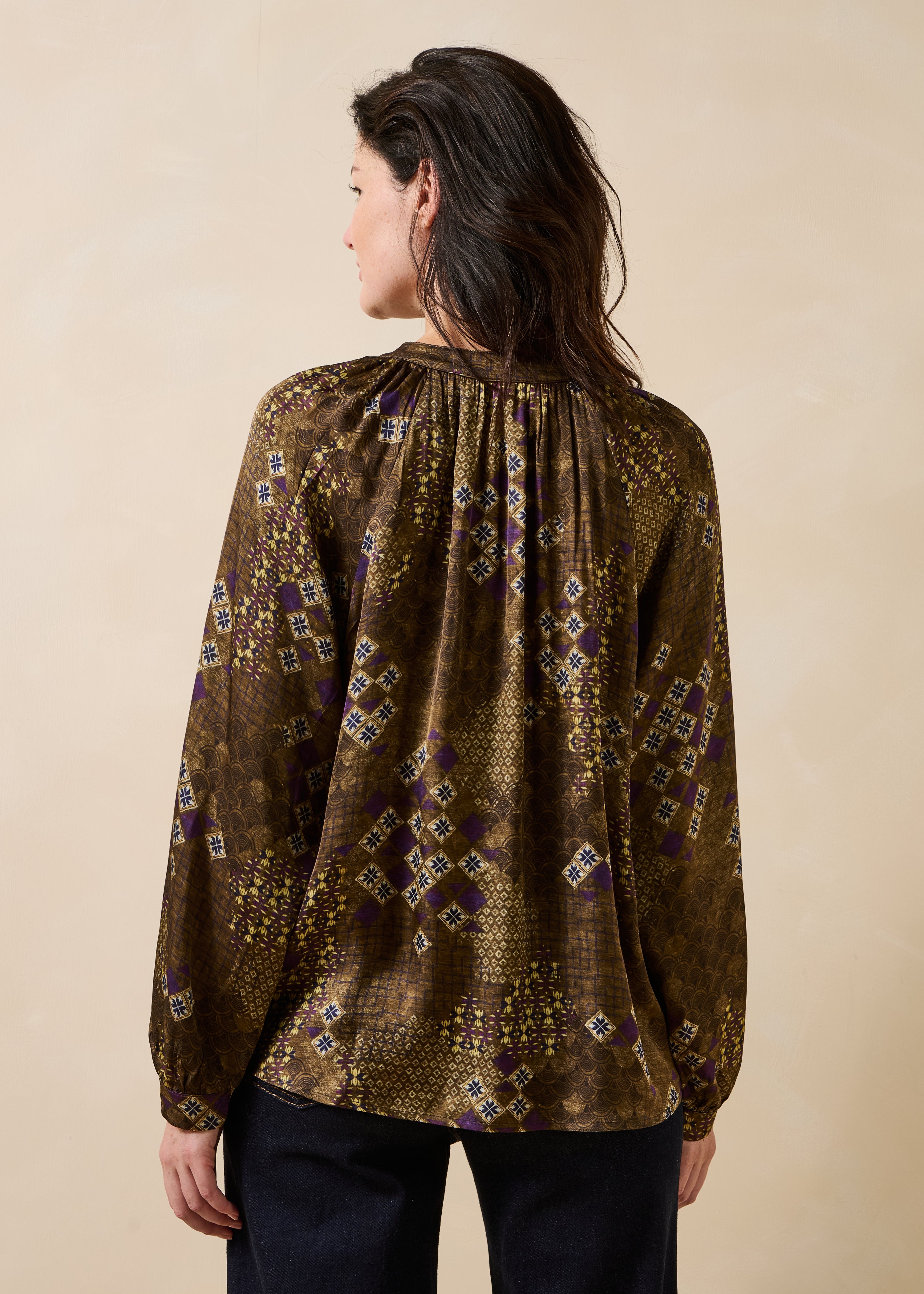 Camicia verde a maniche lunghe in satin stampato
