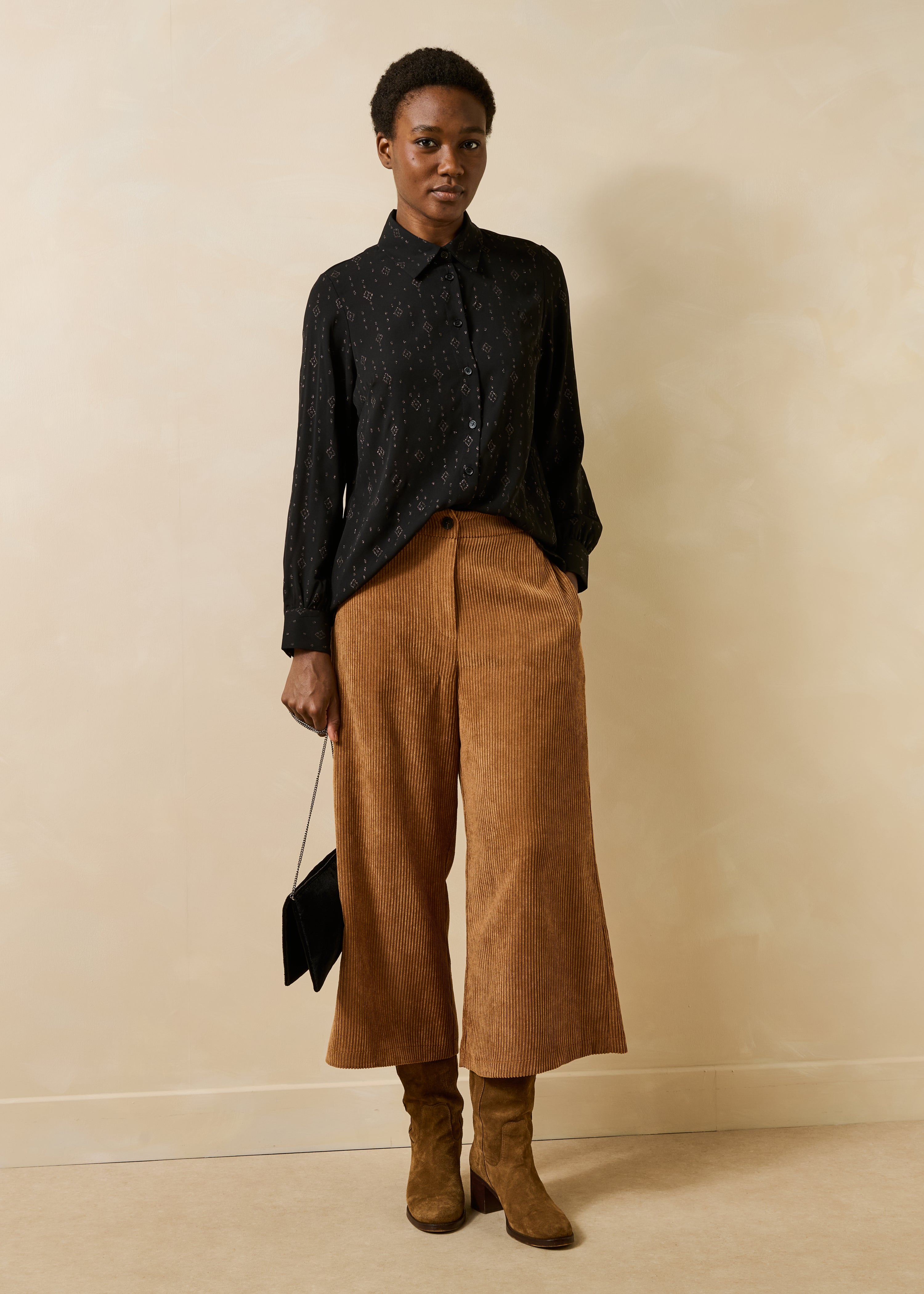 Camicia nera a maniche lunghe con stampa