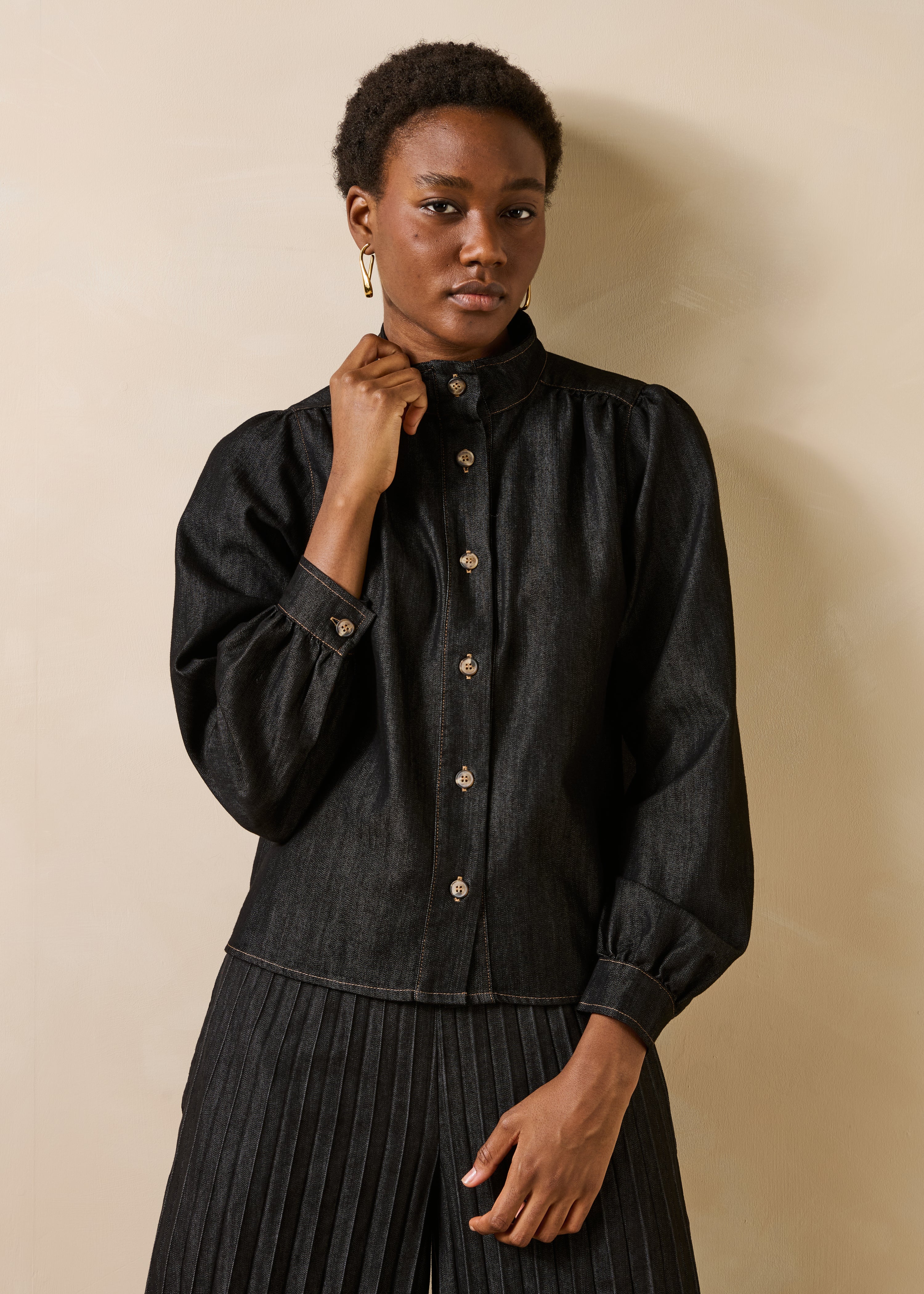 Camicia in denim nero a maniche lunghe